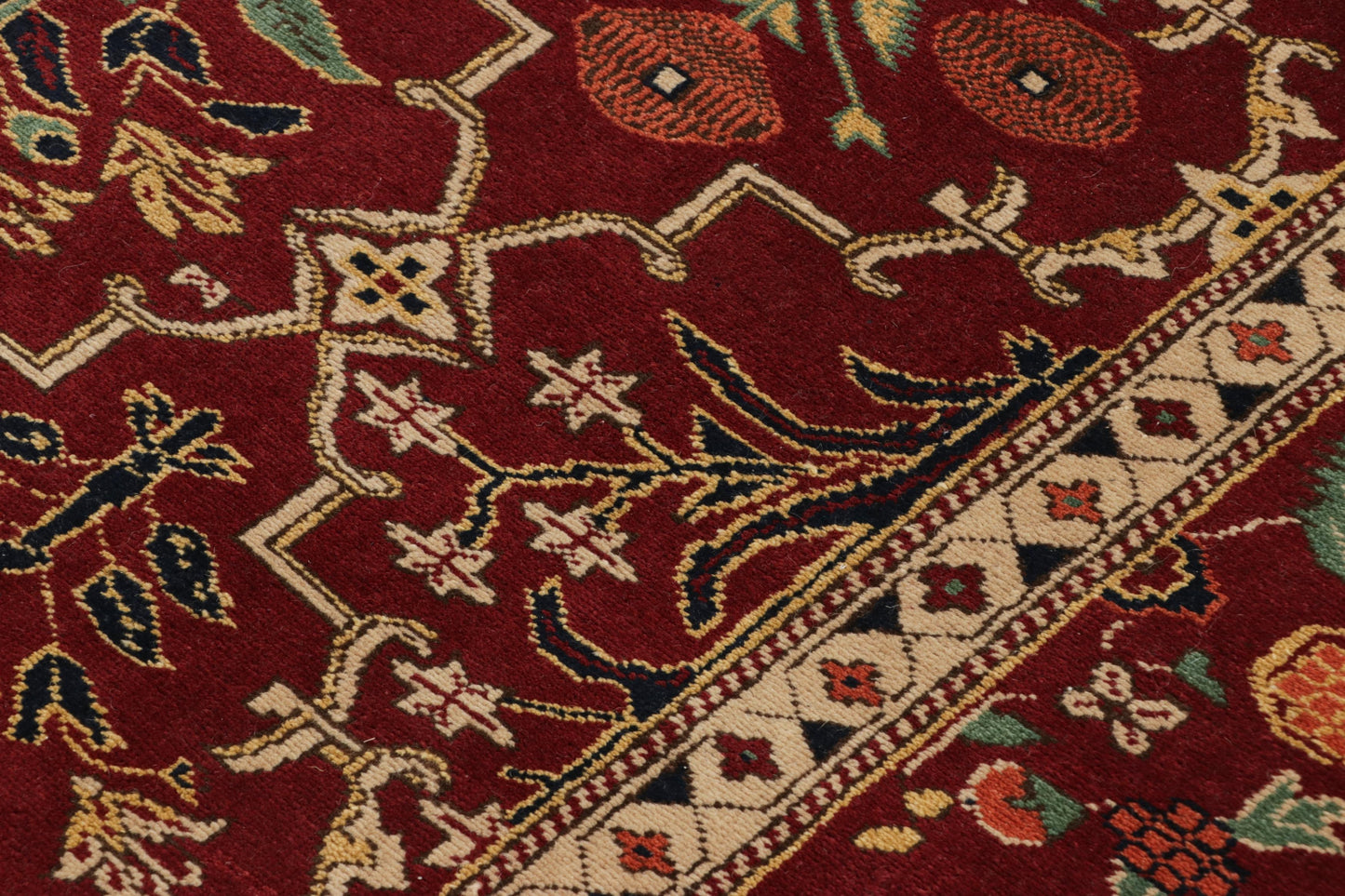 Agra Style Wool Rug – Red & Green Trellis Floral Pattern 178 x 224 cm