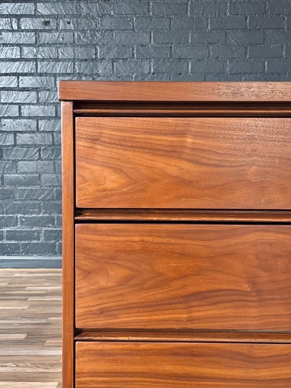 Mid-Century Modern 6-Drawer Walnut Dresser – Expertly Refinished