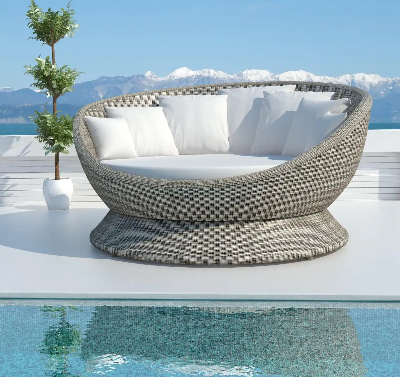 360° Rotating Scoop Daybed Handwoven Wicker Outdoor Lounger