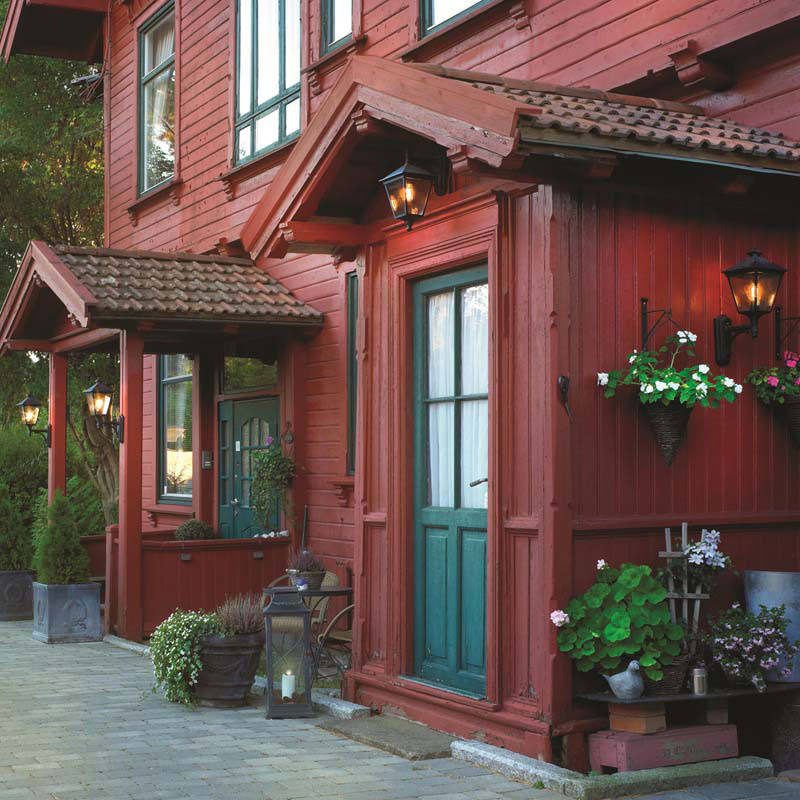 Large Outdoor Lantern Wall Light – Turin Grande (Black)