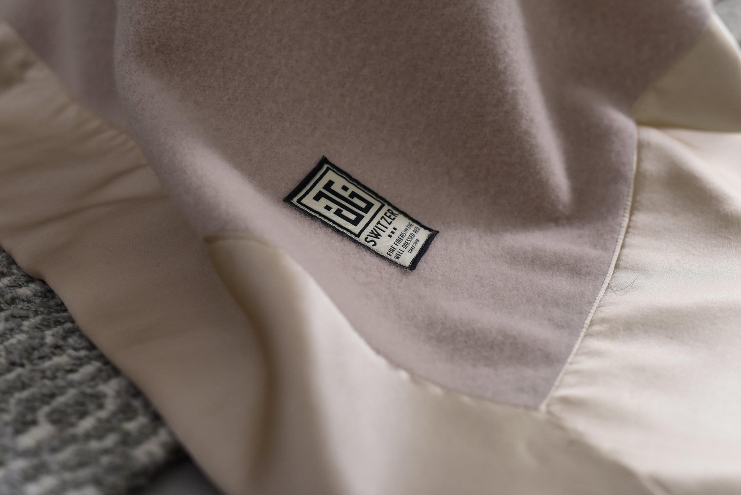 Hollywood Ava Luxury Lambswool & Cashmere Blanket with Silk Border