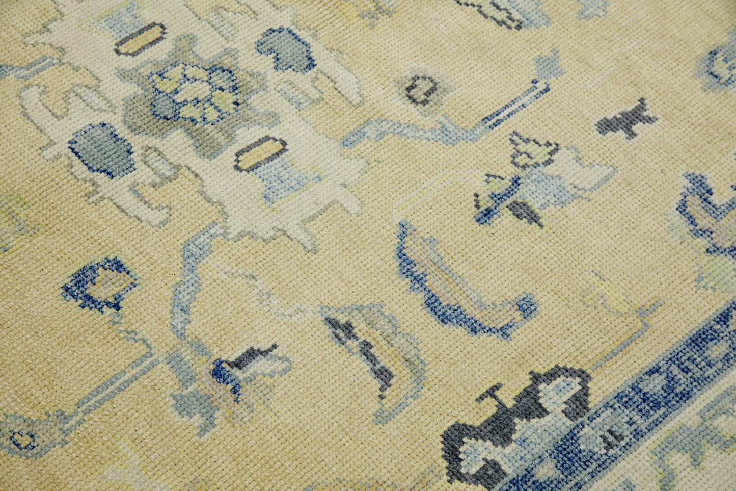 Turkish Oushak Wool Rug – Beige & Blue Handwoven 178 x 259 cm