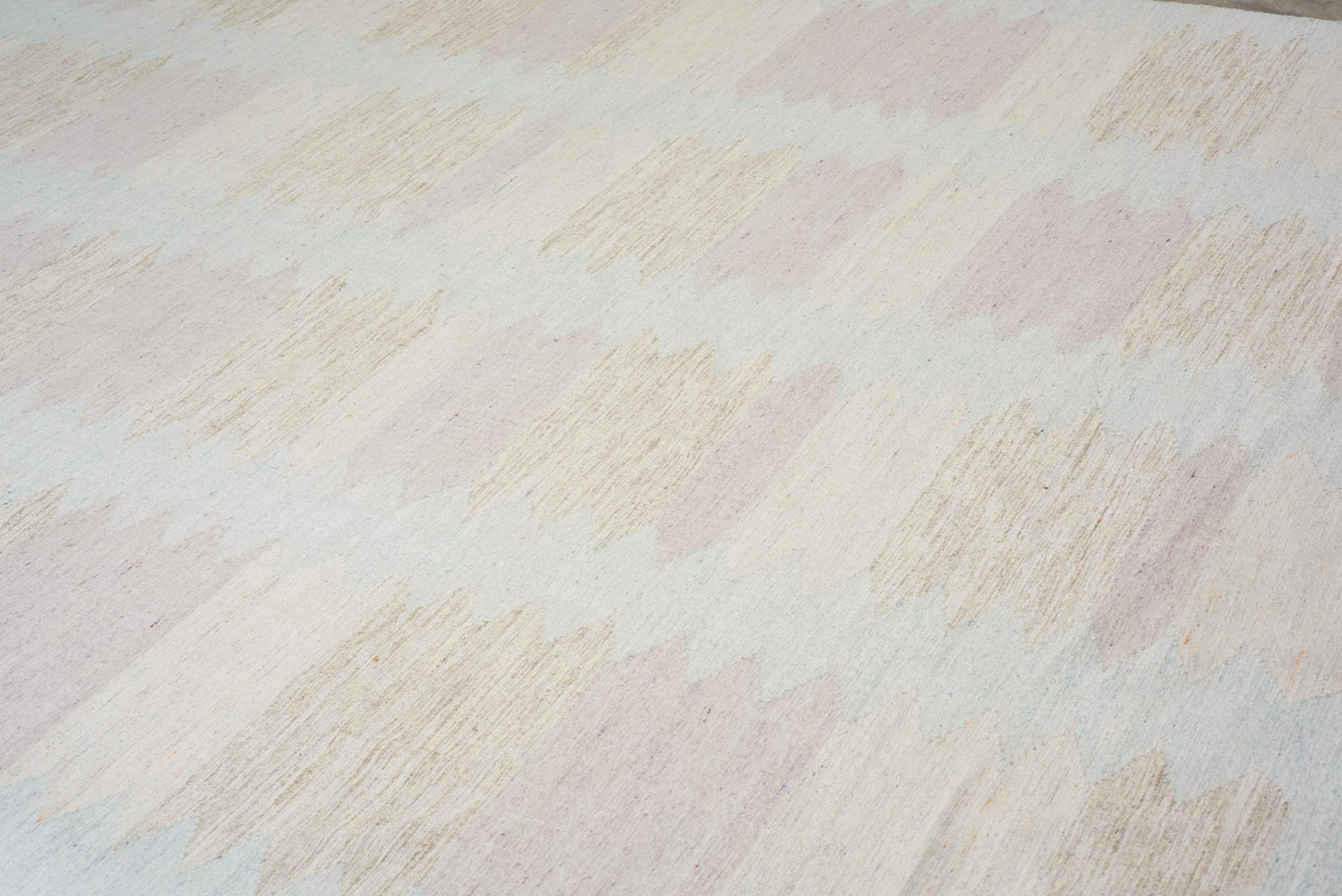 Schumacher Morfar Handwoven Area Rug – Ice & Pink 274 x 366 cm
