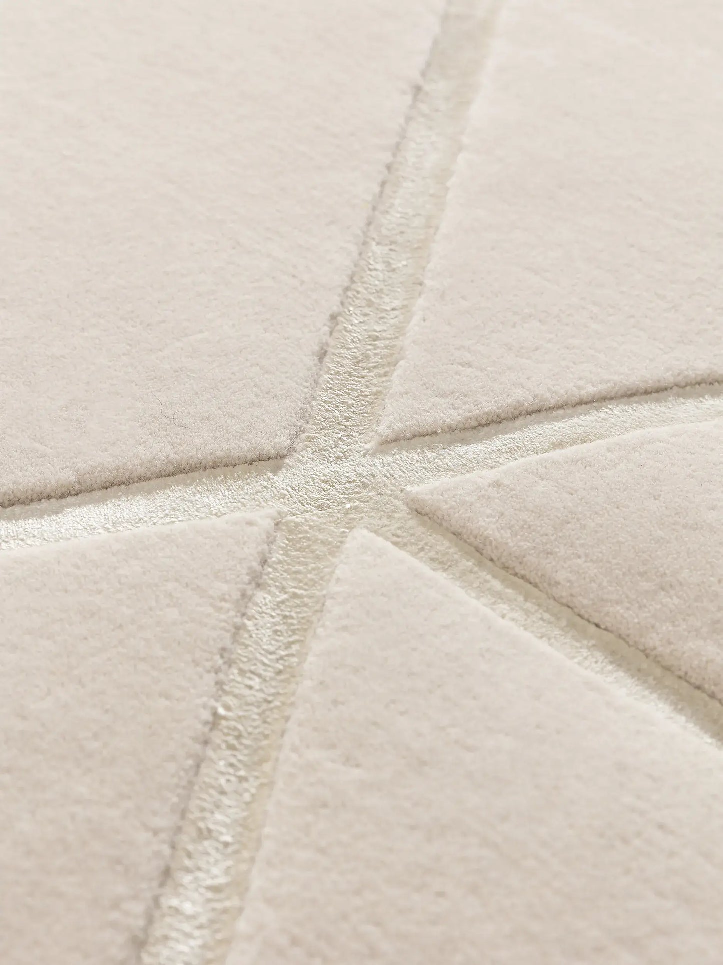 Luxury Wool & Lyocell Rug – Cream