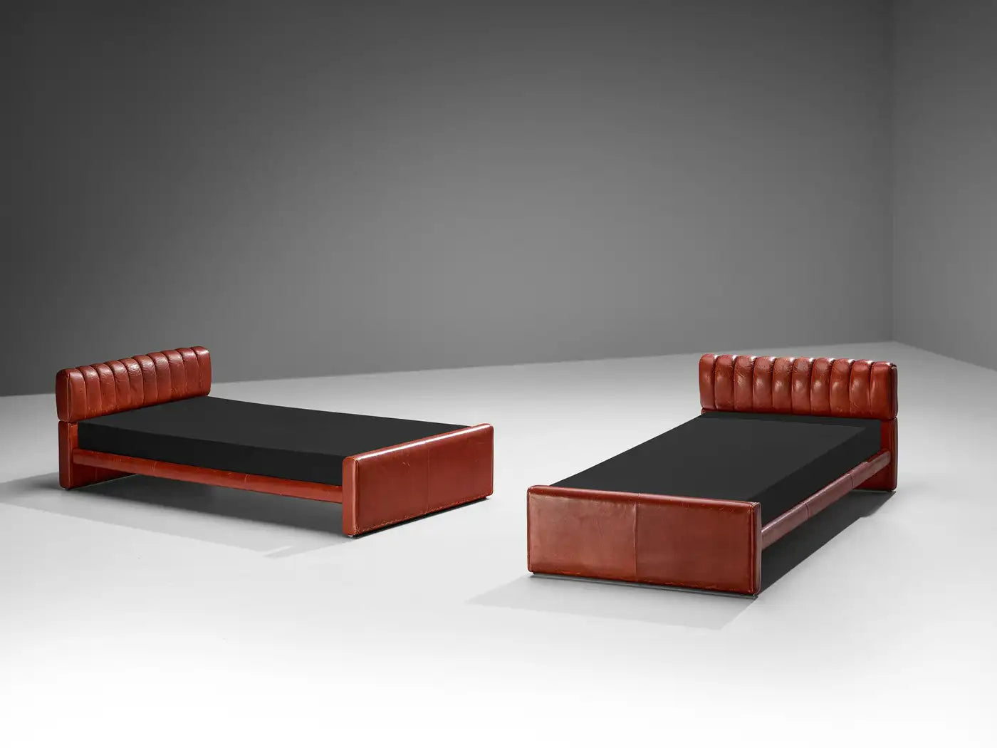 Single Beds 'Losange' in Red Leather