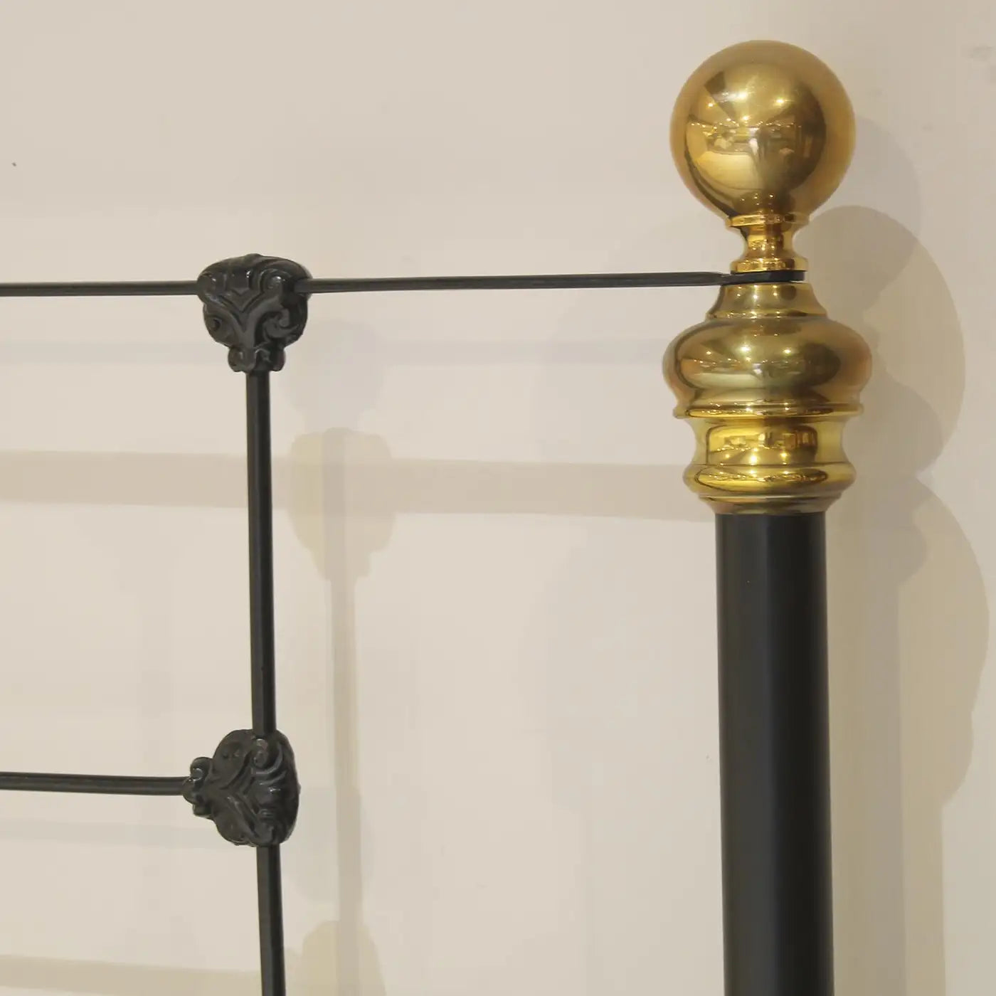 5ft Wide Victorian Cast Iron & Brass Antique Bed in Black – MK321
