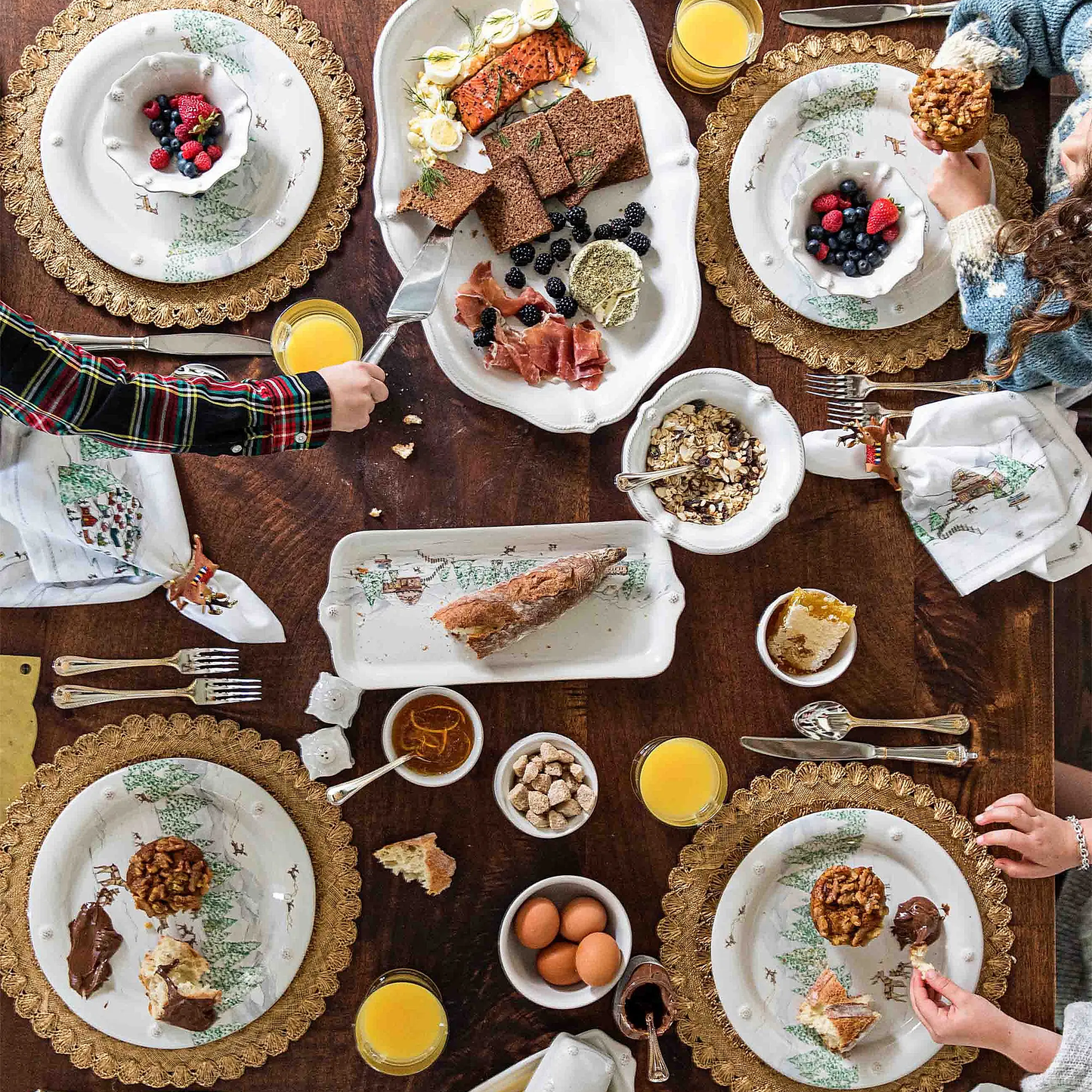 Juliska Berry & Thread “North Pole” 16-Piece Fine China Dinnerware Set