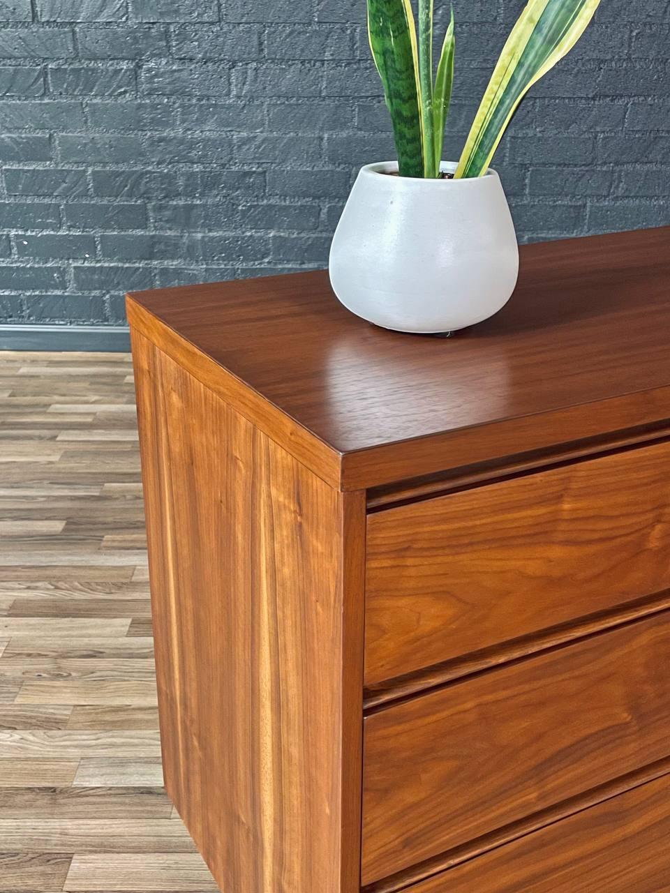 Mid-Century Modern 6-Drawer Walnut Dresser – Expertly Refinished