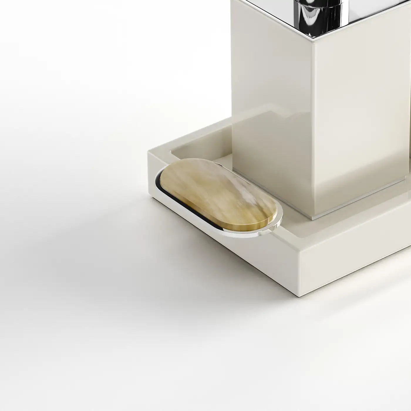 Argentella Bath Set in Ivory Lacquer and Corno Italiano, Mod. 2436-2439-2442