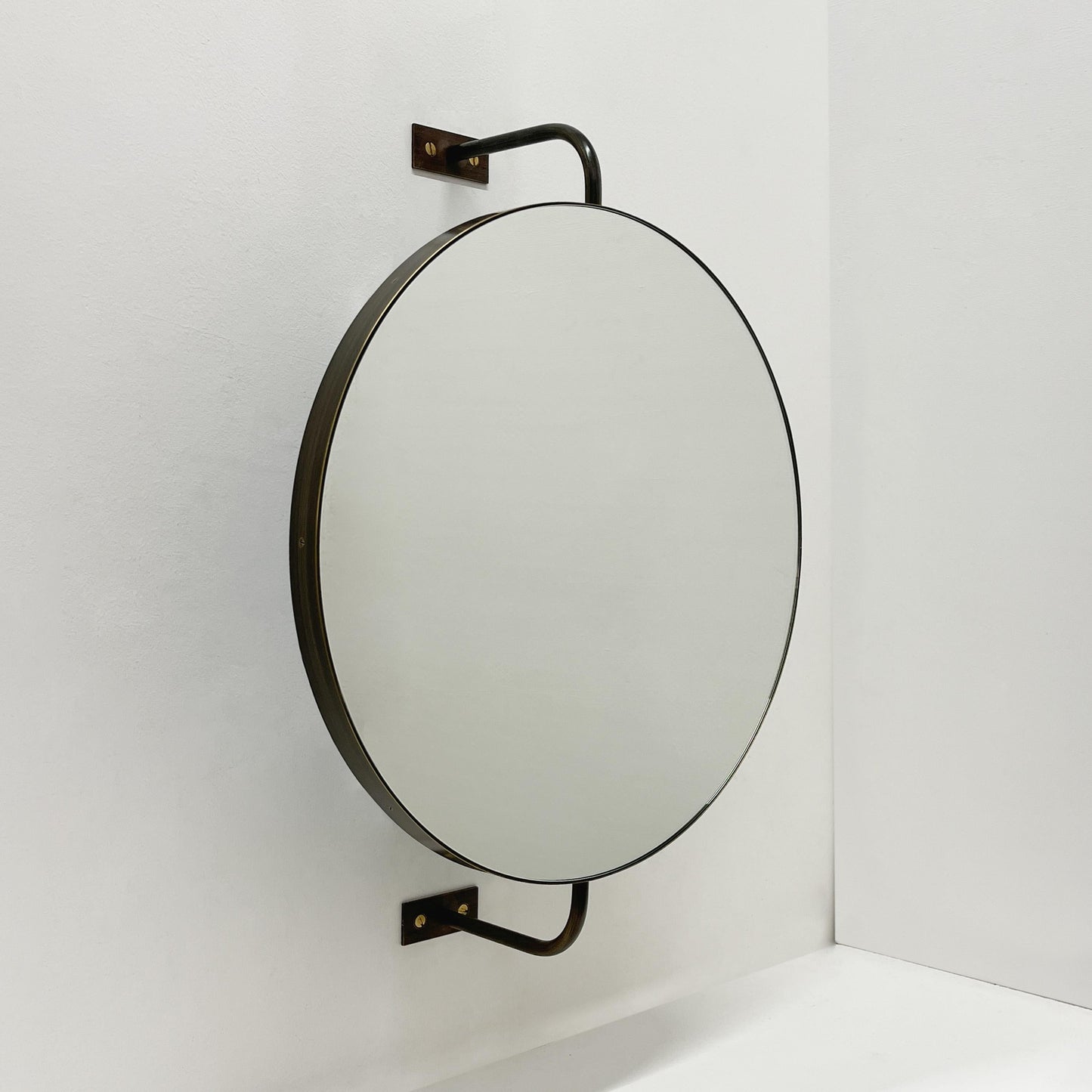 Vorso Wall-Attached Rotating Round Mirror with Bronze Patina Frame – Contemporary