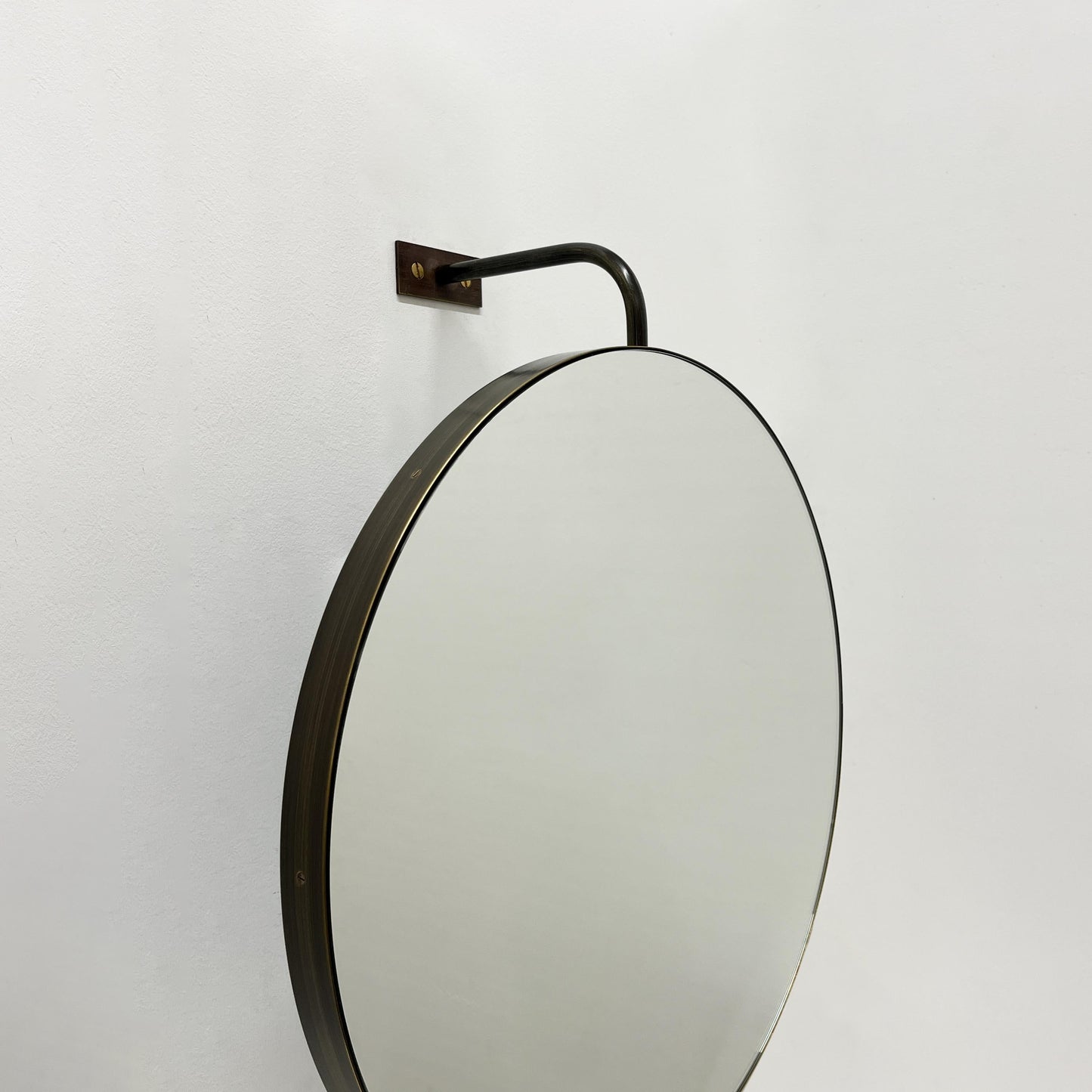 Vorso Wall-Attached Rotating Round Mirror with Bronze Patina Frame – Contemporary