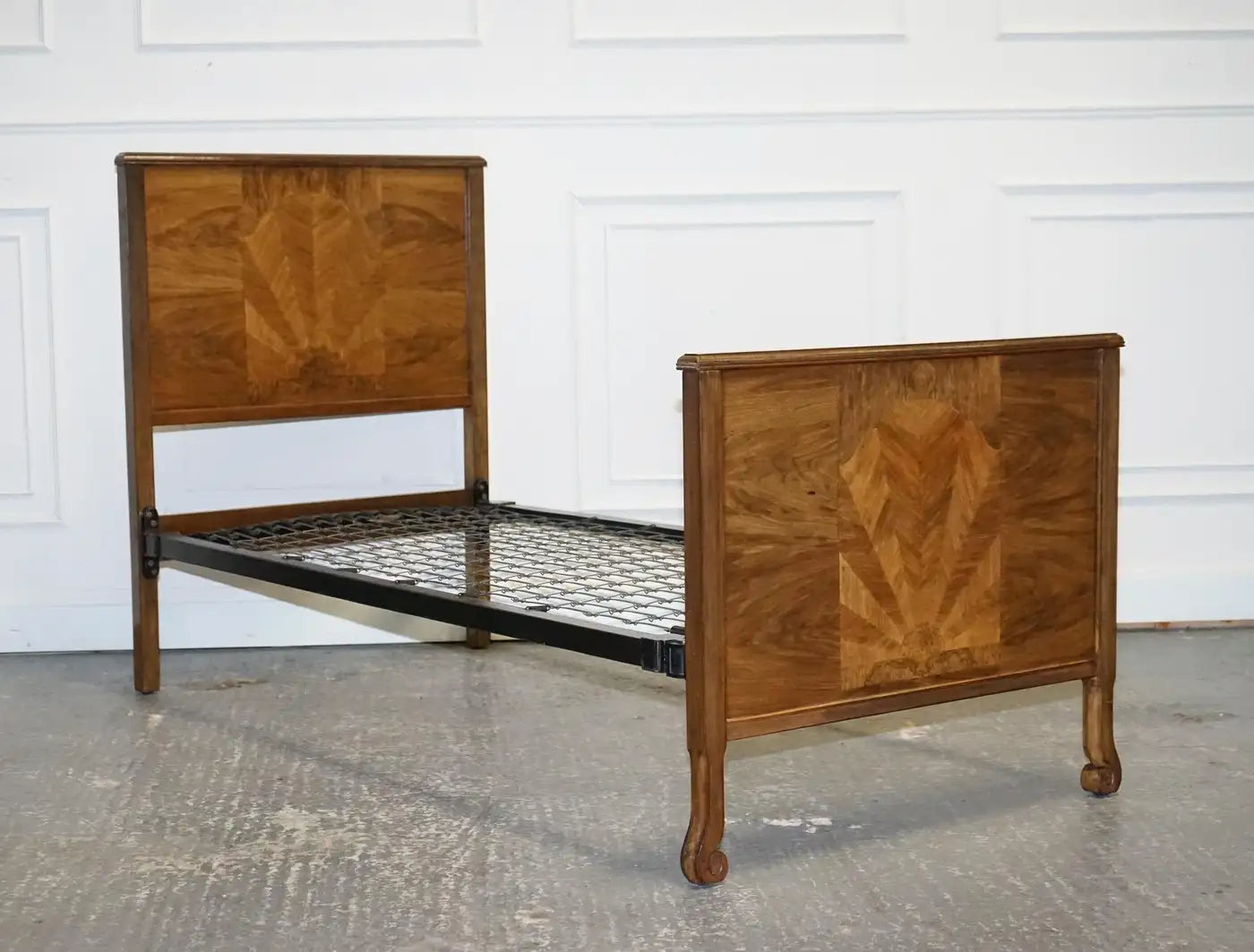 ART DECO BURR WALNUT DECORATIVE INLAID PANELS SiNGLE BED