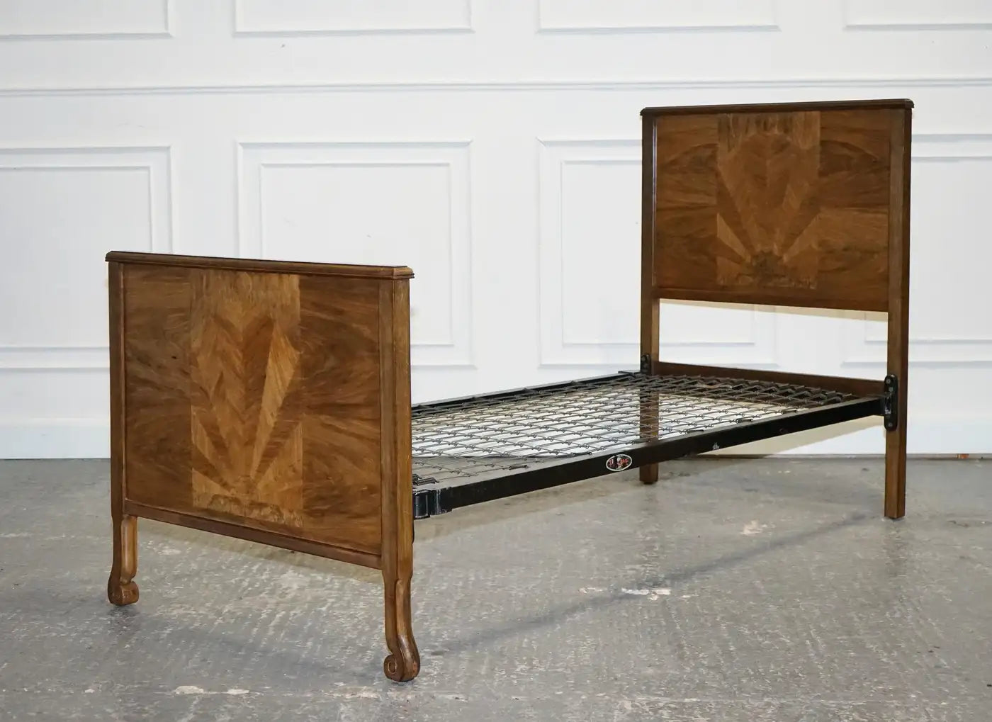 ART DECO BURR WALNUT DECORATIVE INLAID PANELS SiNGLE BED
