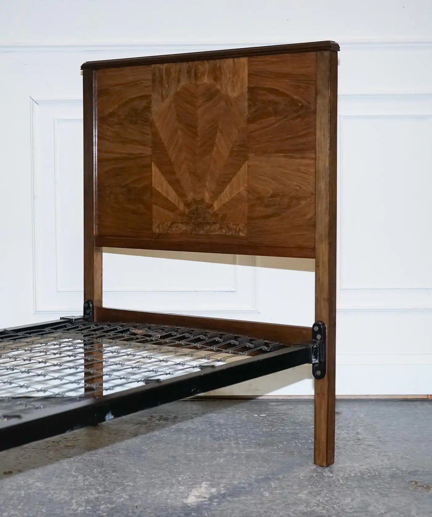 ART DECO BURR WALNUT DECORATIVE INLAID PANELS SiNGLE BED