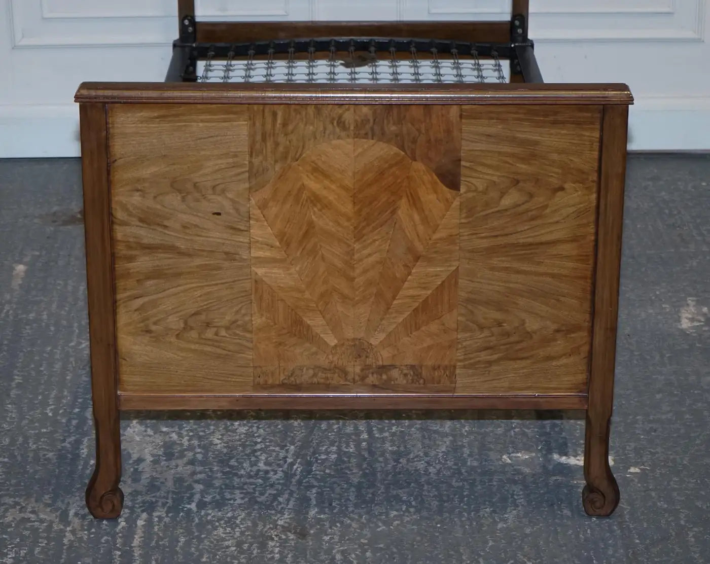 ART DECO BURR WALNUT DECORATIVE INLAID PANELS SiNGLE BED
