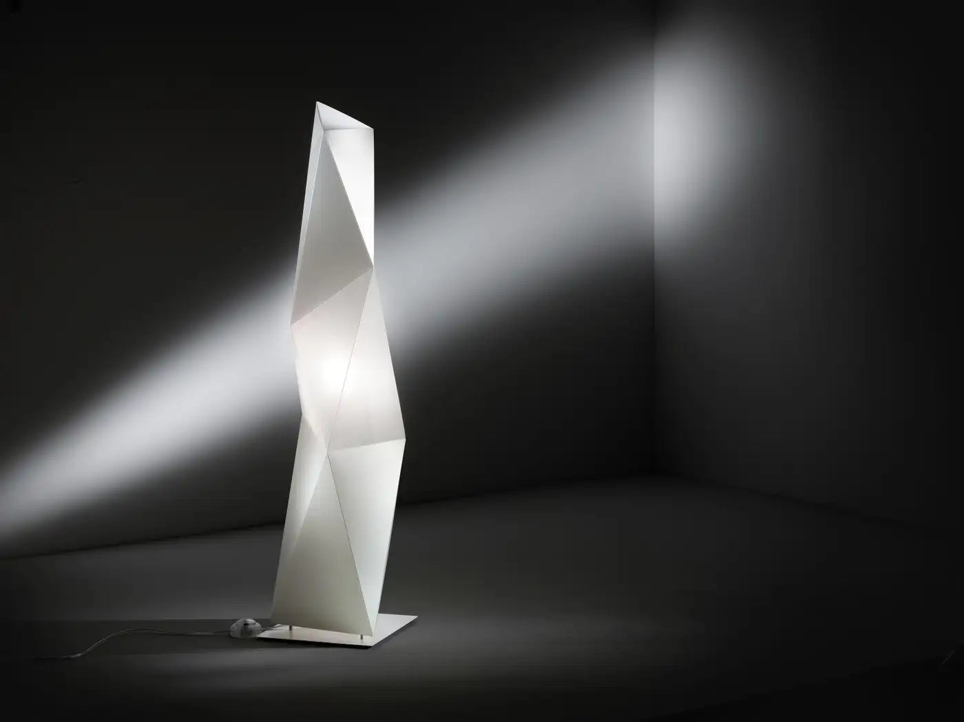 Diamond Floor Light Large in White