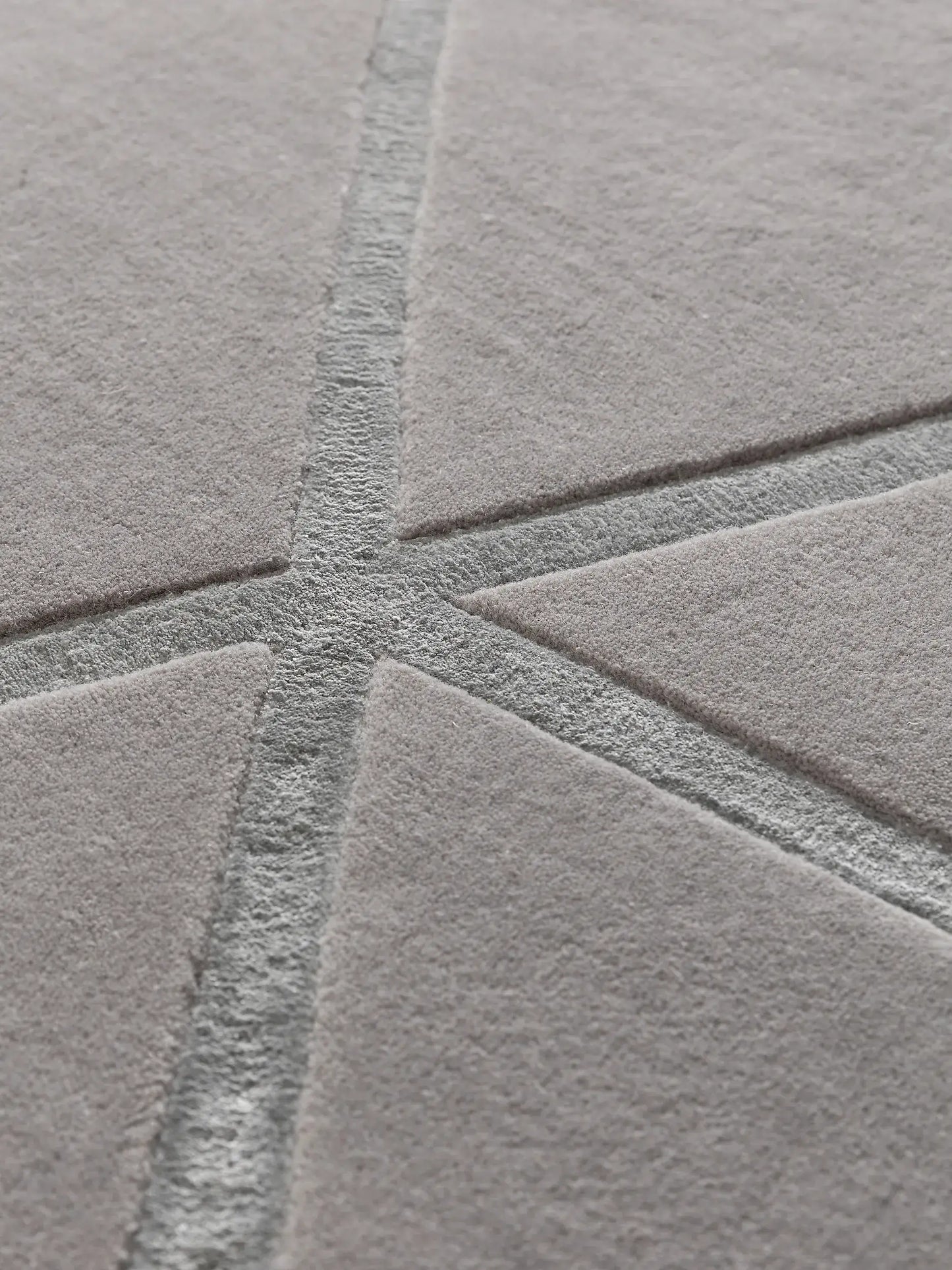 Sophisticated Grey Wool & Lyocell Rug