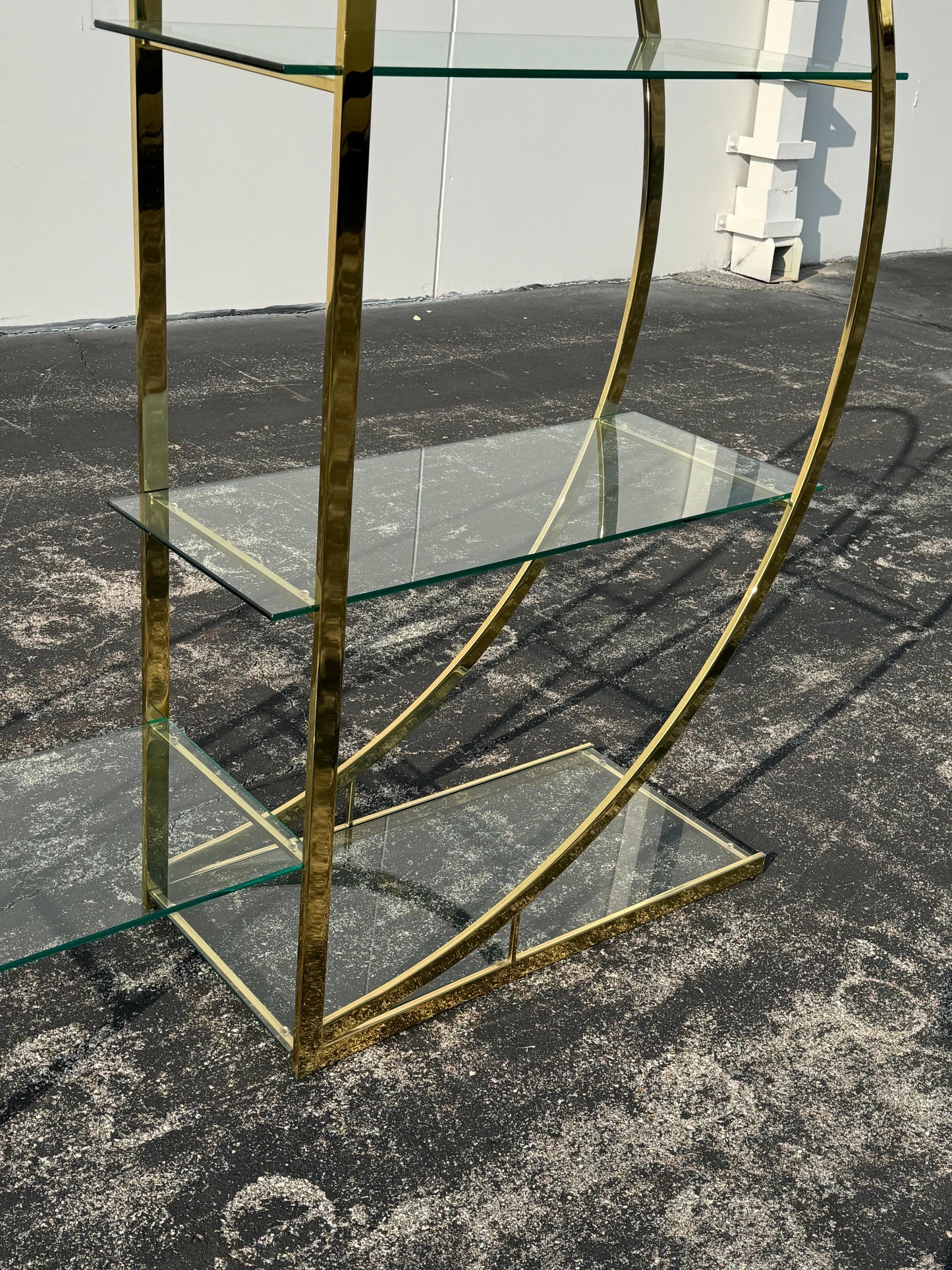 Vintage 1970s Circular Brass & Glass Room Divider Étagère – Mid-Century Modern