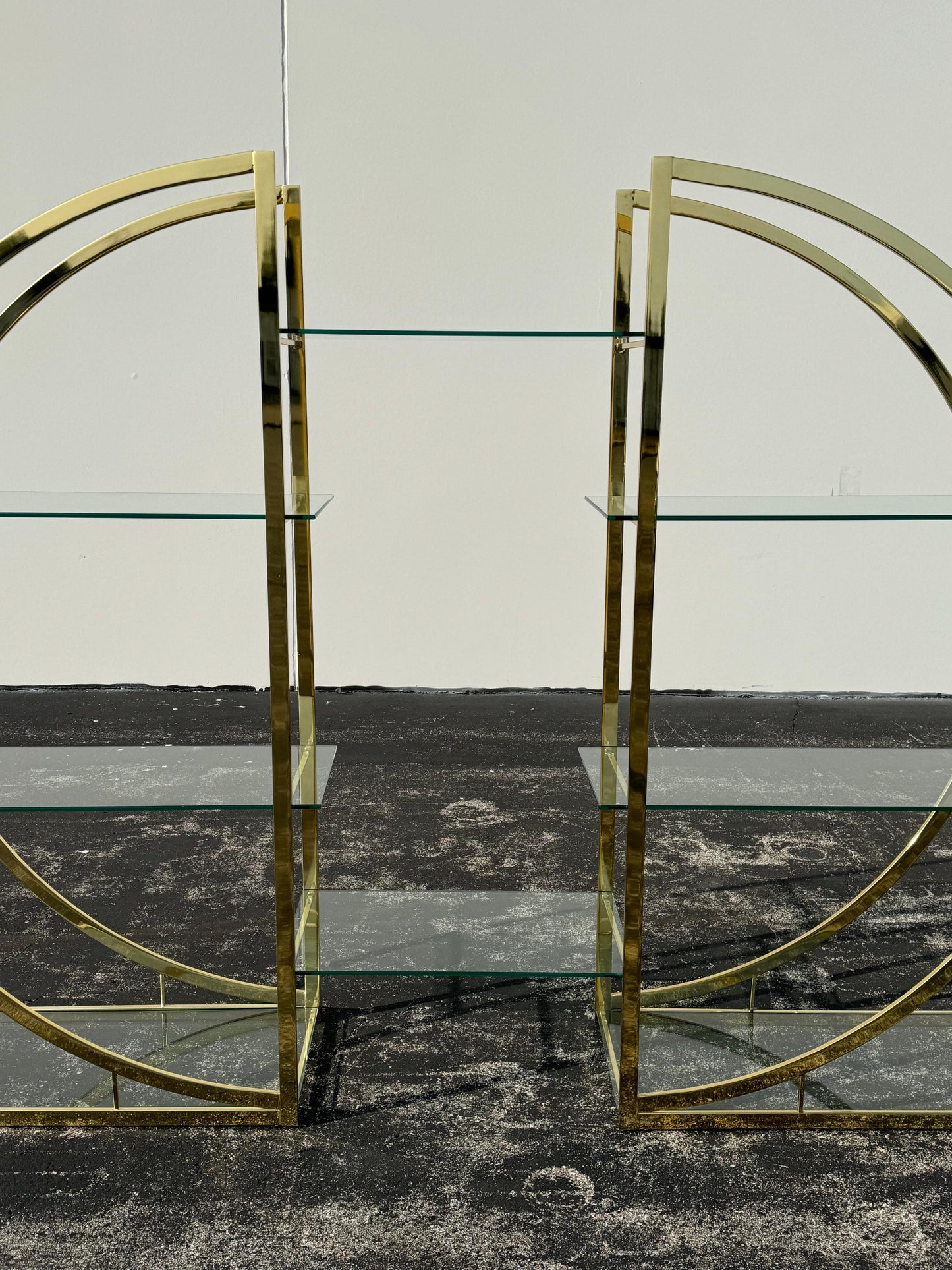 Vintage 1970s Circular Brass & Glass Room Divider Étagère – Mid-Century Modern