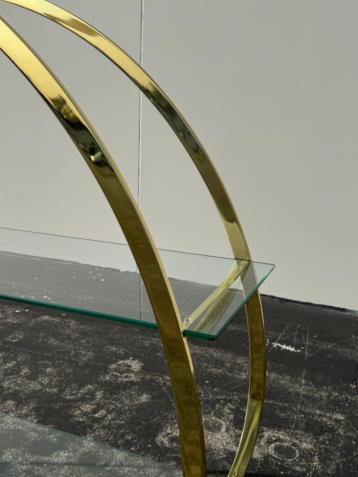 Vintage 1970s Circular Brass & Glass Room Divider Étagère – Mid-Century Modern