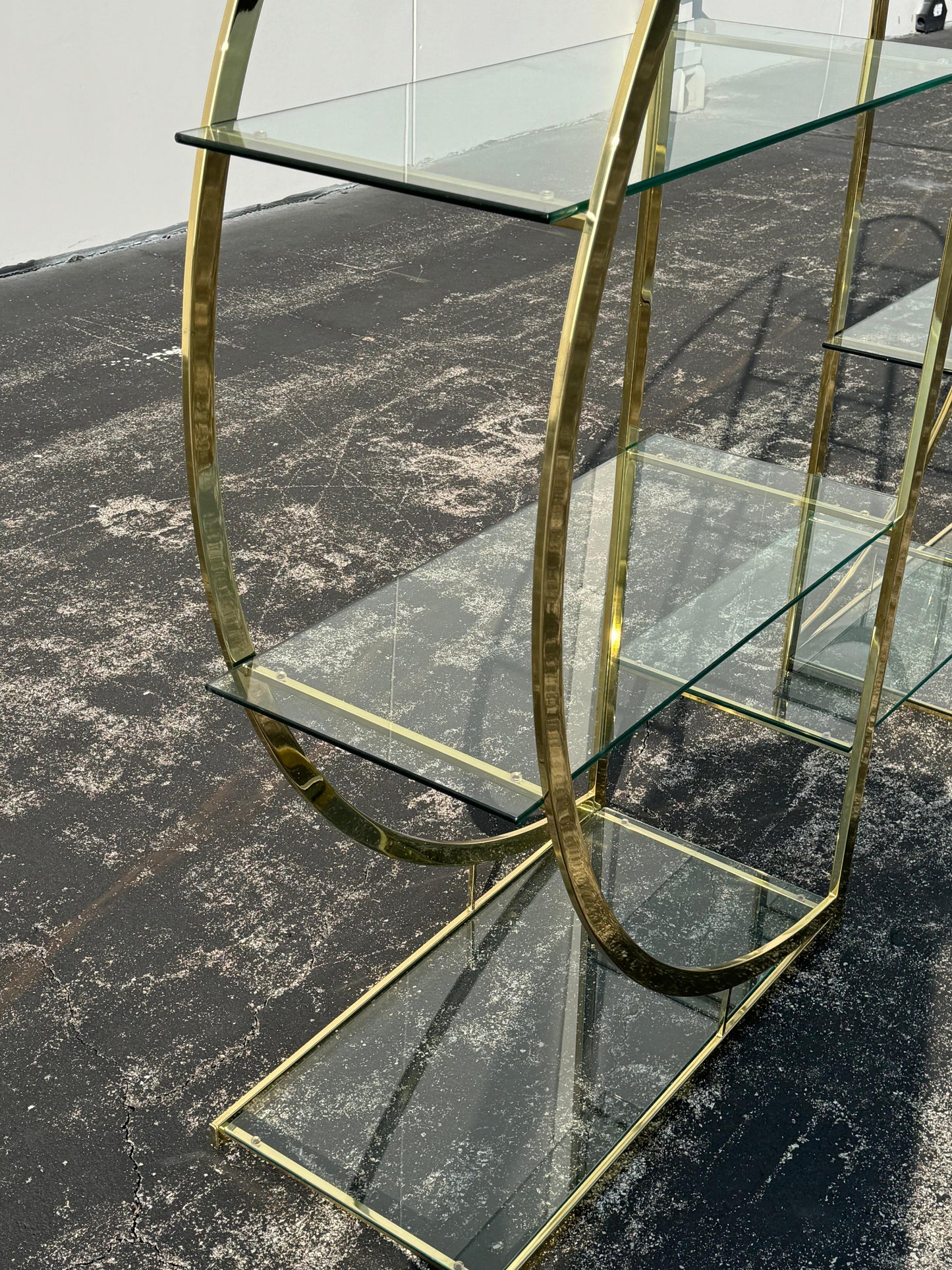 Vintage 1970s Circular Brass & Glass Room Divider Étagère – Mid-Century Modern