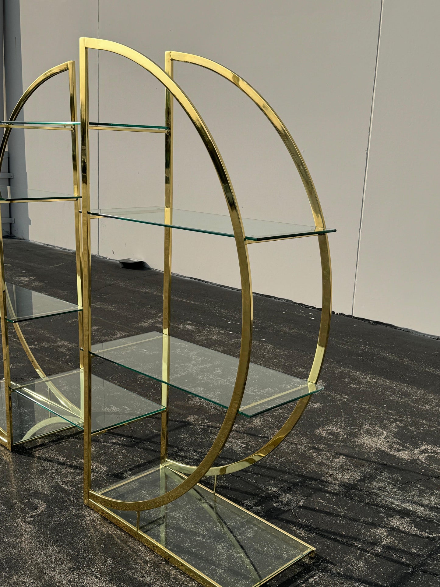Vintage 1970s Circular Brass & Glass Room Divider Étagère – Mid-Century Modern