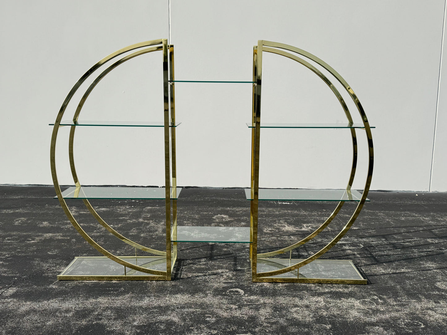 Vintage 1970s Circular Brass & Glass Room Divider Étagère – Mid-Century Modern
