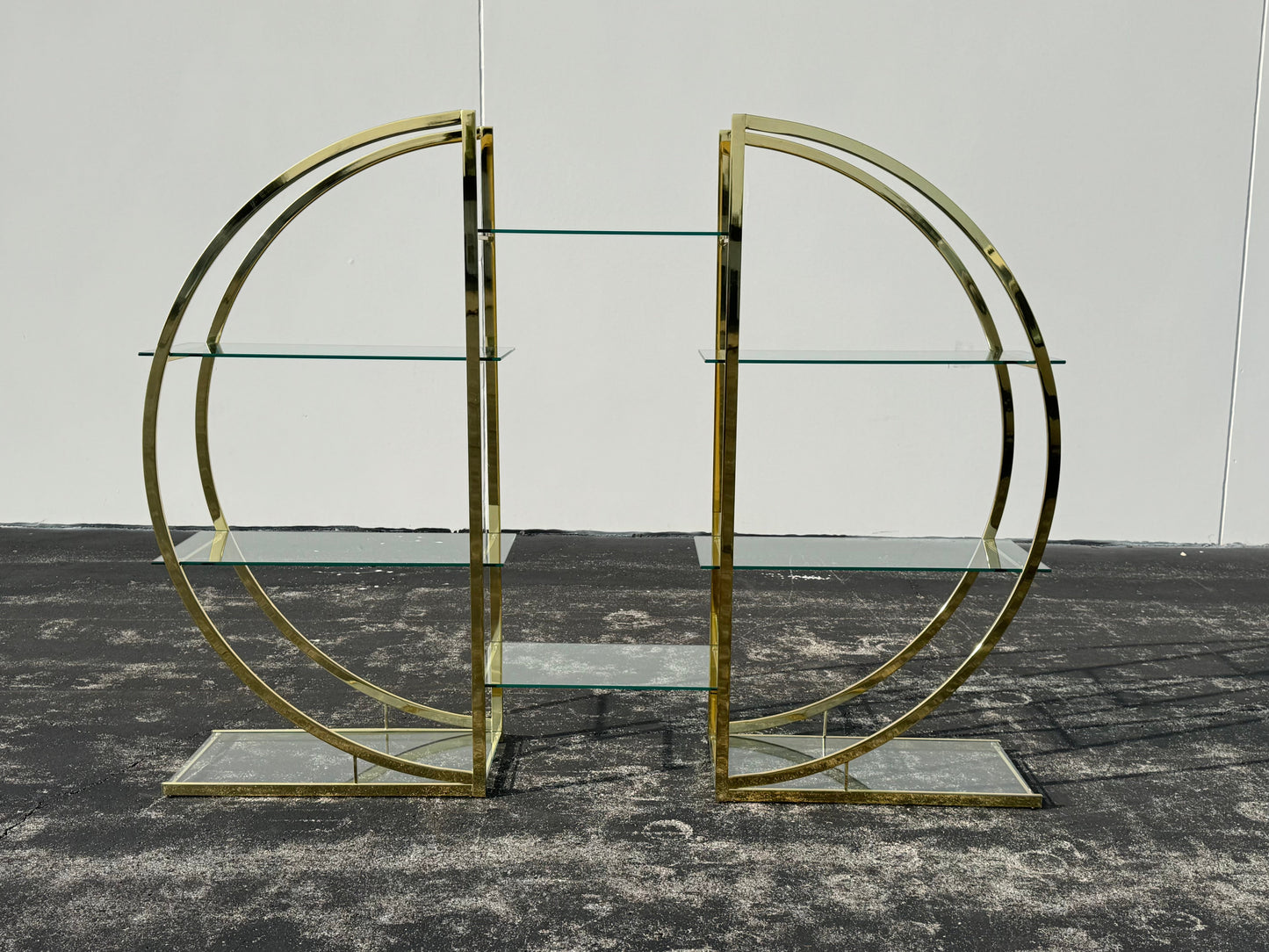 Vintage 1970s Circular Brass & Glass Room Divider Étagère – Mid-Century Modern