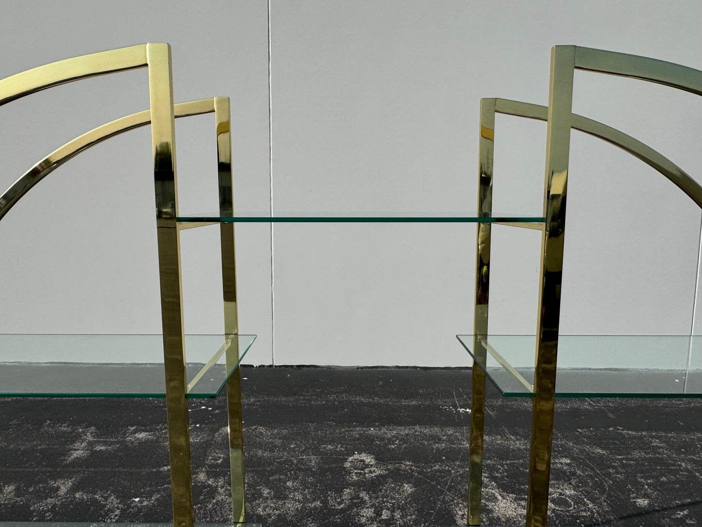 Vintage 1970s Circular Brass & Glass Room Divider Étagère – Mid-Century Modern
