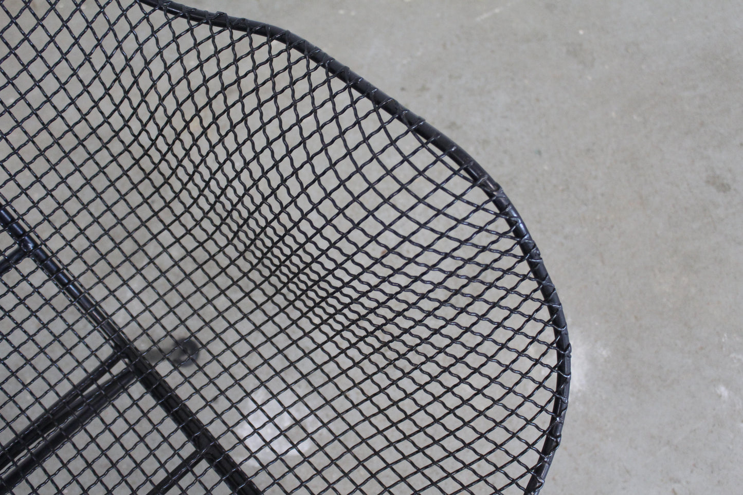 Mid-Century Modern Sculptura-Style Outdoor Mesh Iron Bench – Black