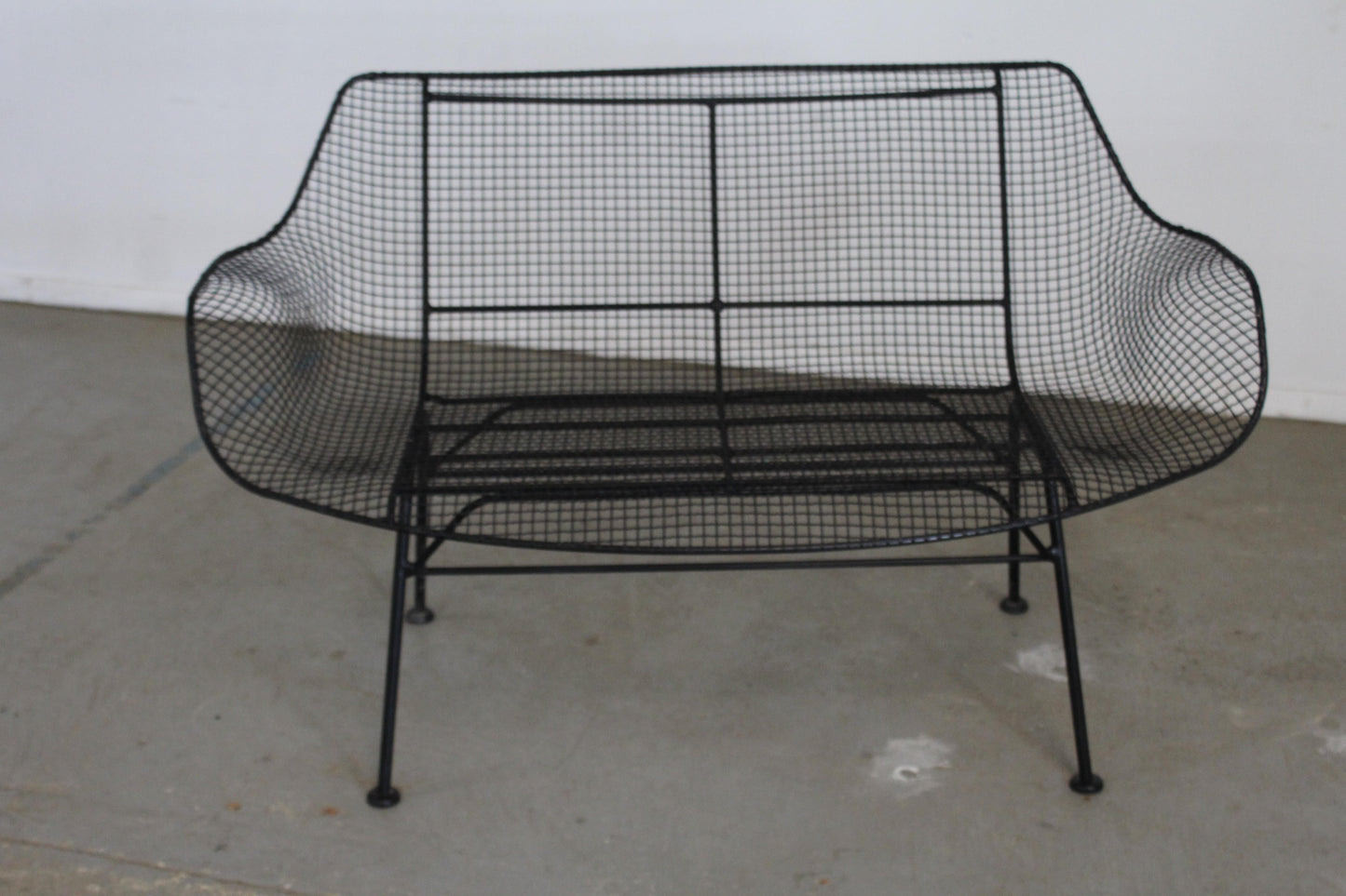 Mid-Century Modern Sculptura-Style Outdoor Mesh Iron Bench – Black