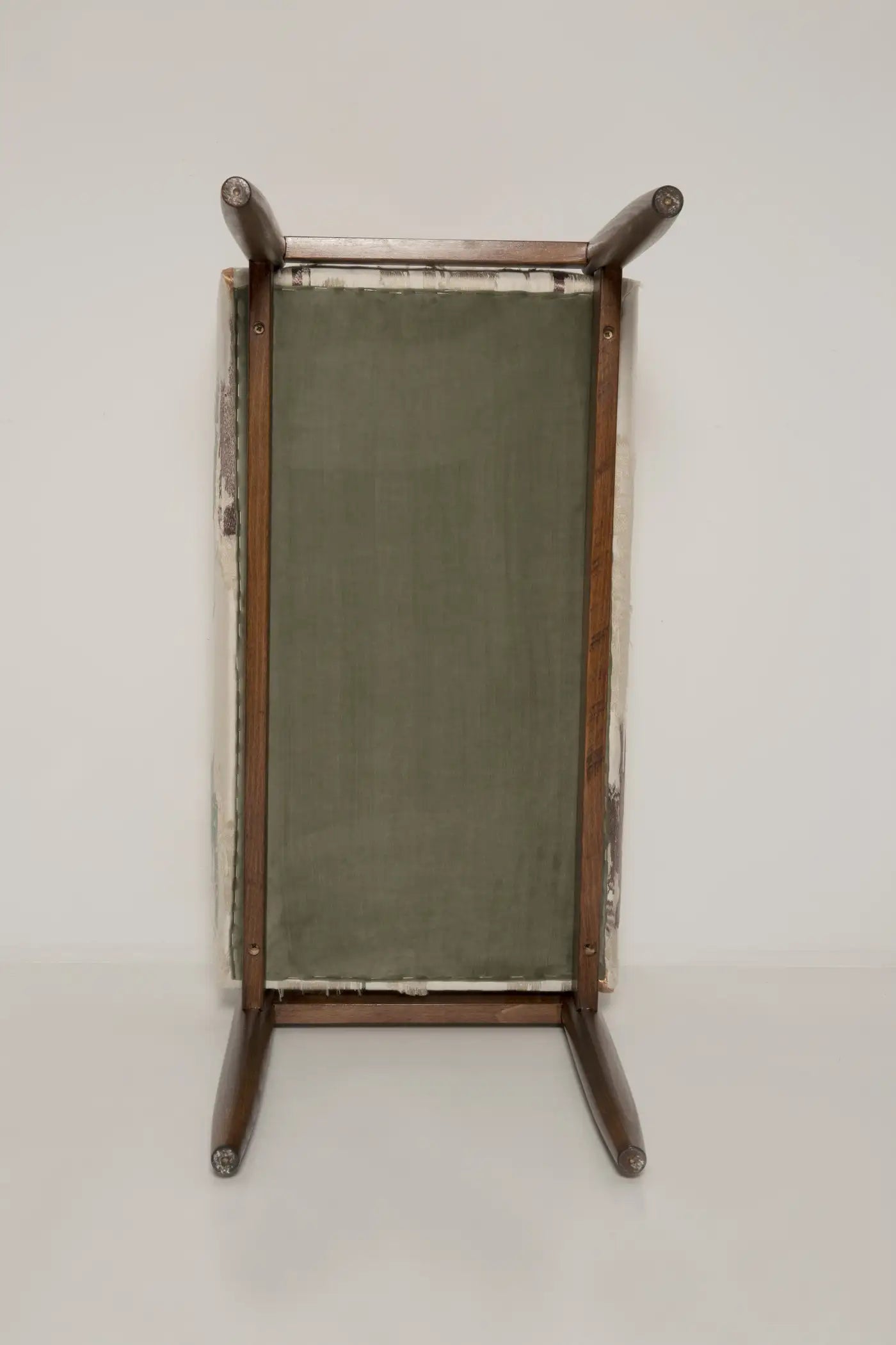 Vintage-style screen with wooden frame and green fabric on a white background