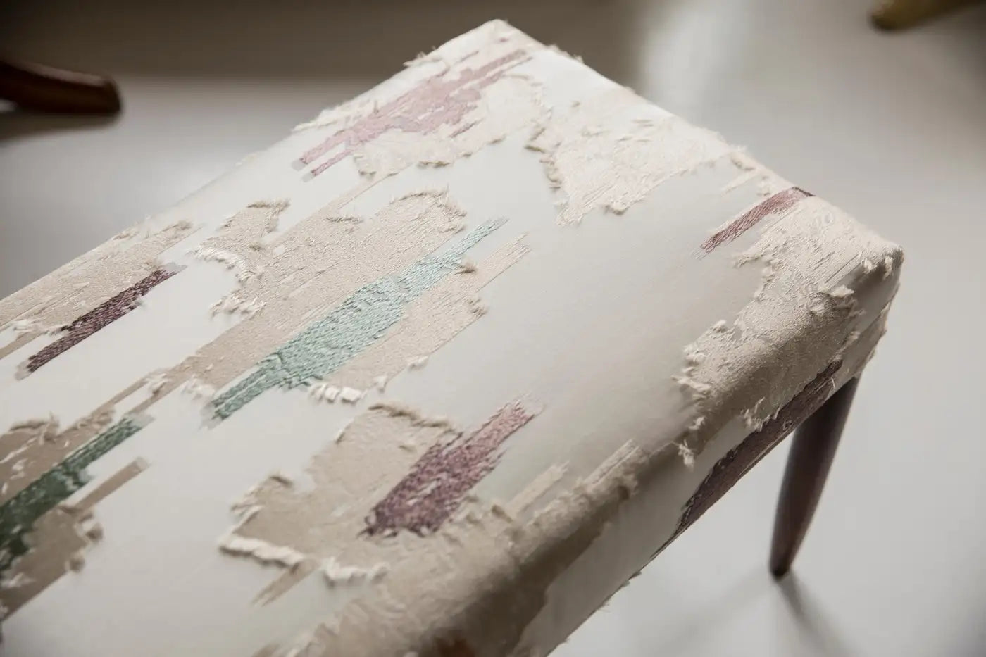 Vintola Studio Bench in Dedar Dalie Papaveri Tulipani Fabric
