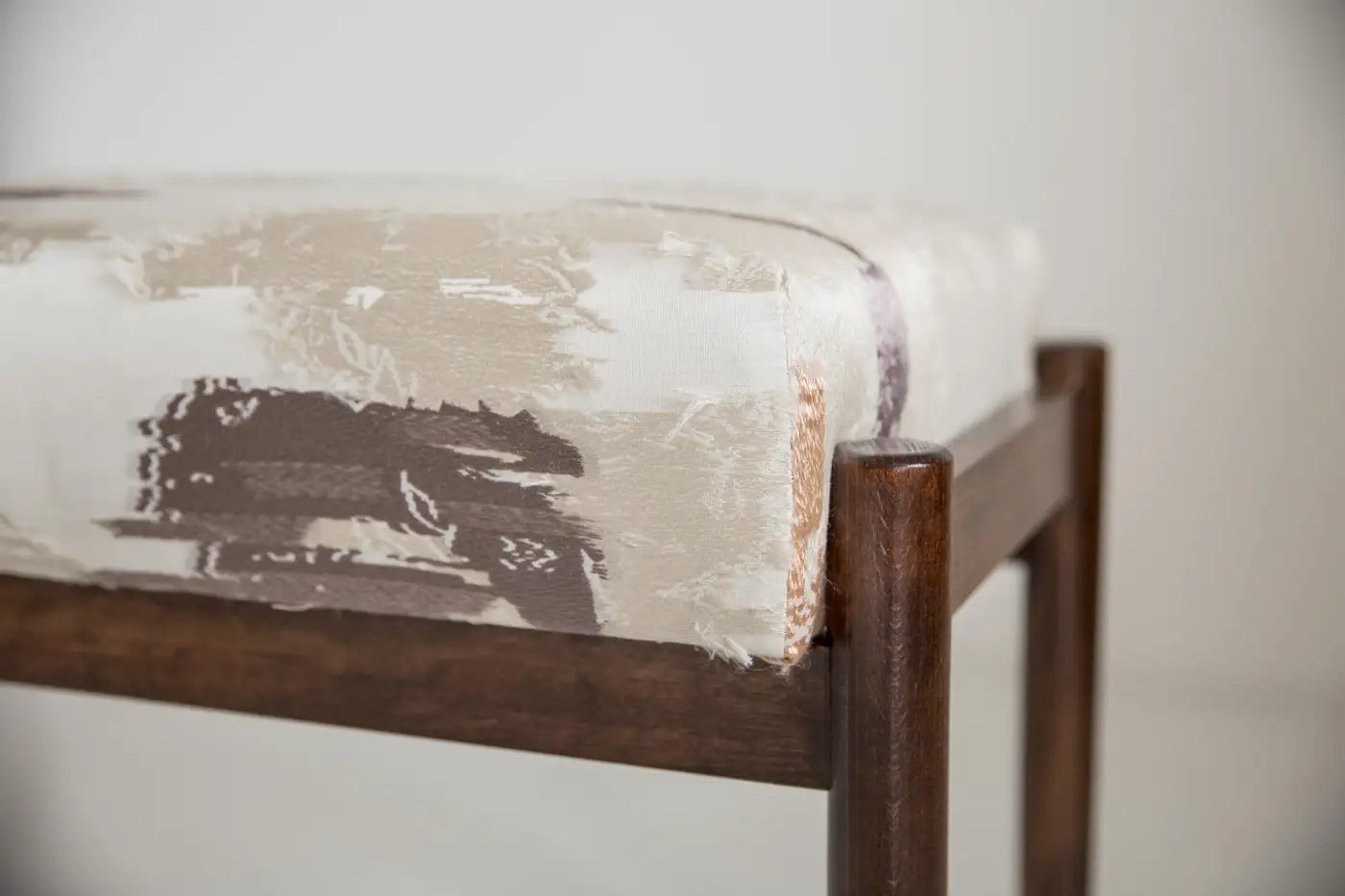 Vintola Studio Bench in Dedar Dalie Papaveri Tulipani Fabric