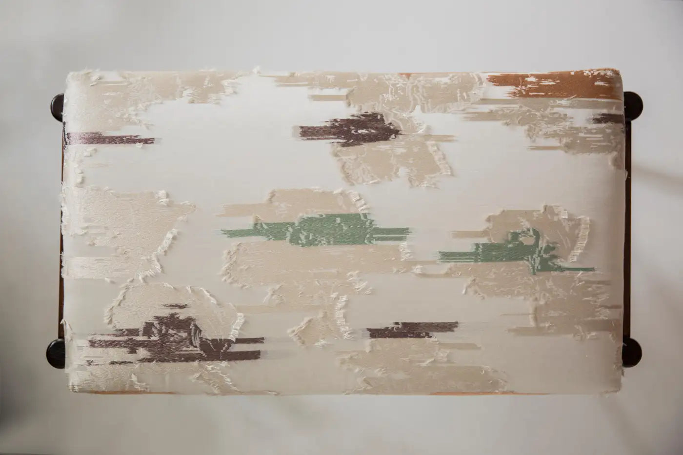 Vintola Studio Bench in Dedar Dalie Papaveri Tulipani Fabric