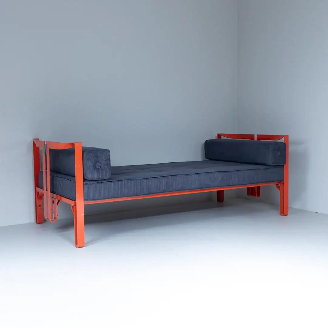 Vanessa single bed by Tobia Scarpa, Simon