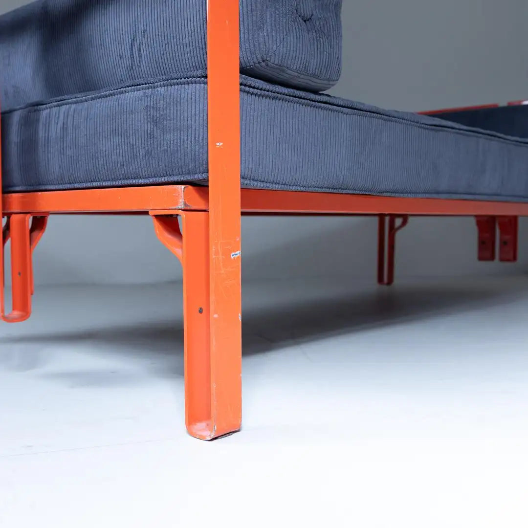 Vanessa single bed by Tobia Scarpa, Simon