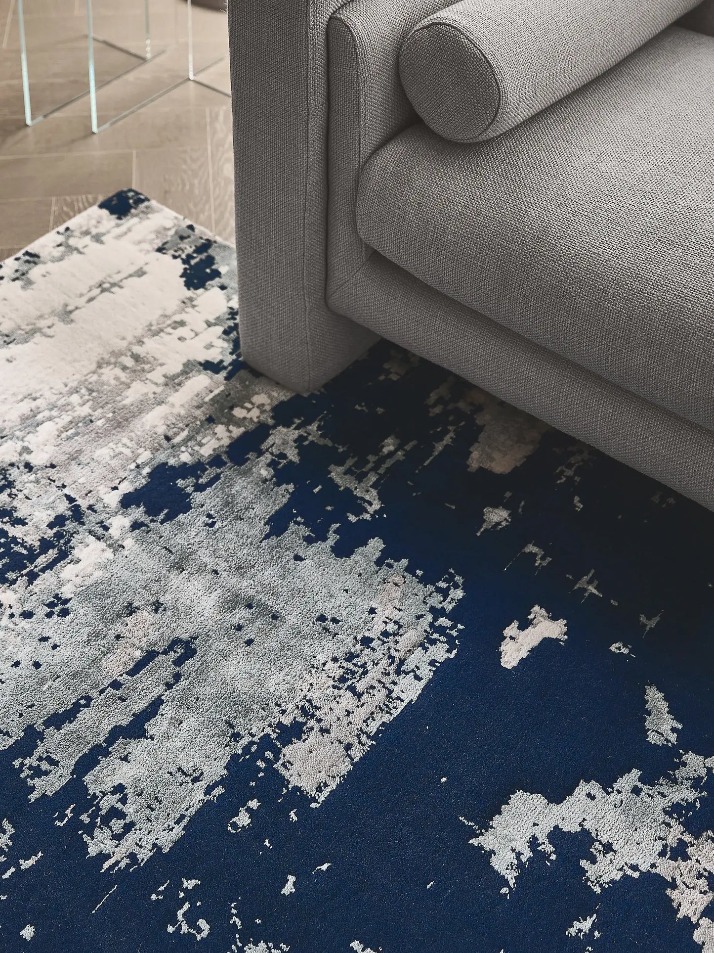 Elegant Blue Wool-Viscose Machine-Woven Rug