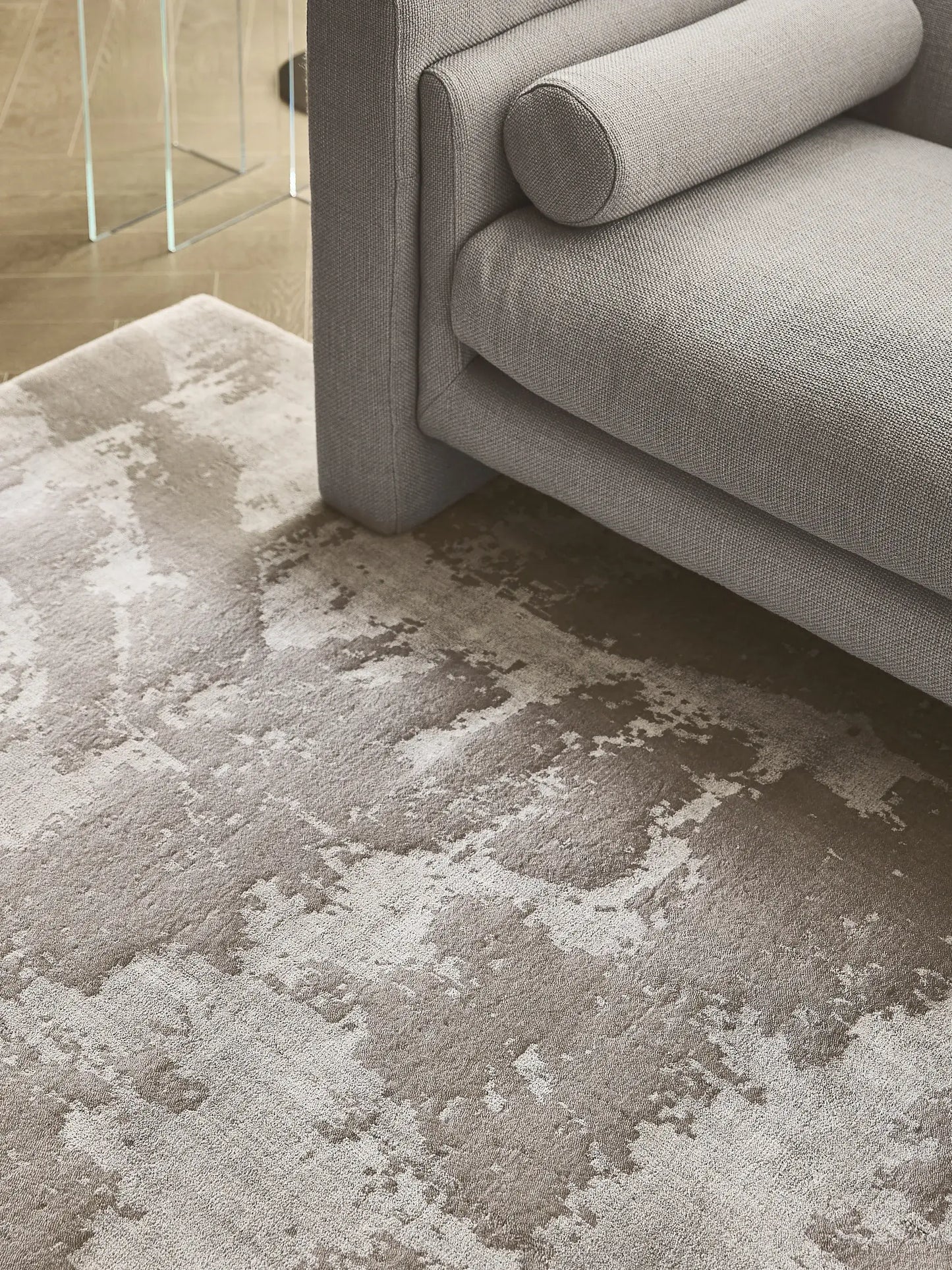 Stylish Grey Viscose & Wool Rug