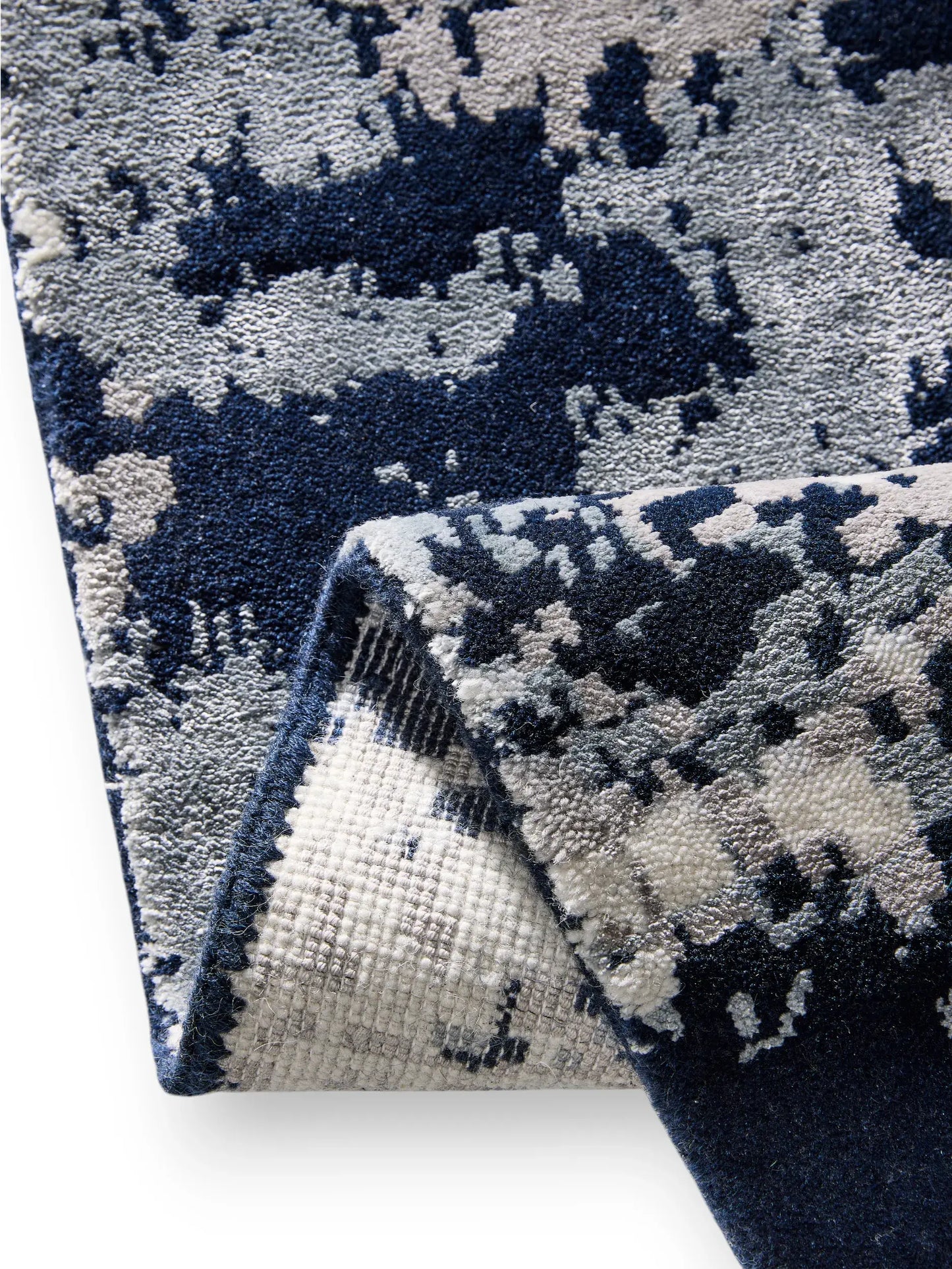 Elegant Blue Wool-Viscose Machine-Woven Rug