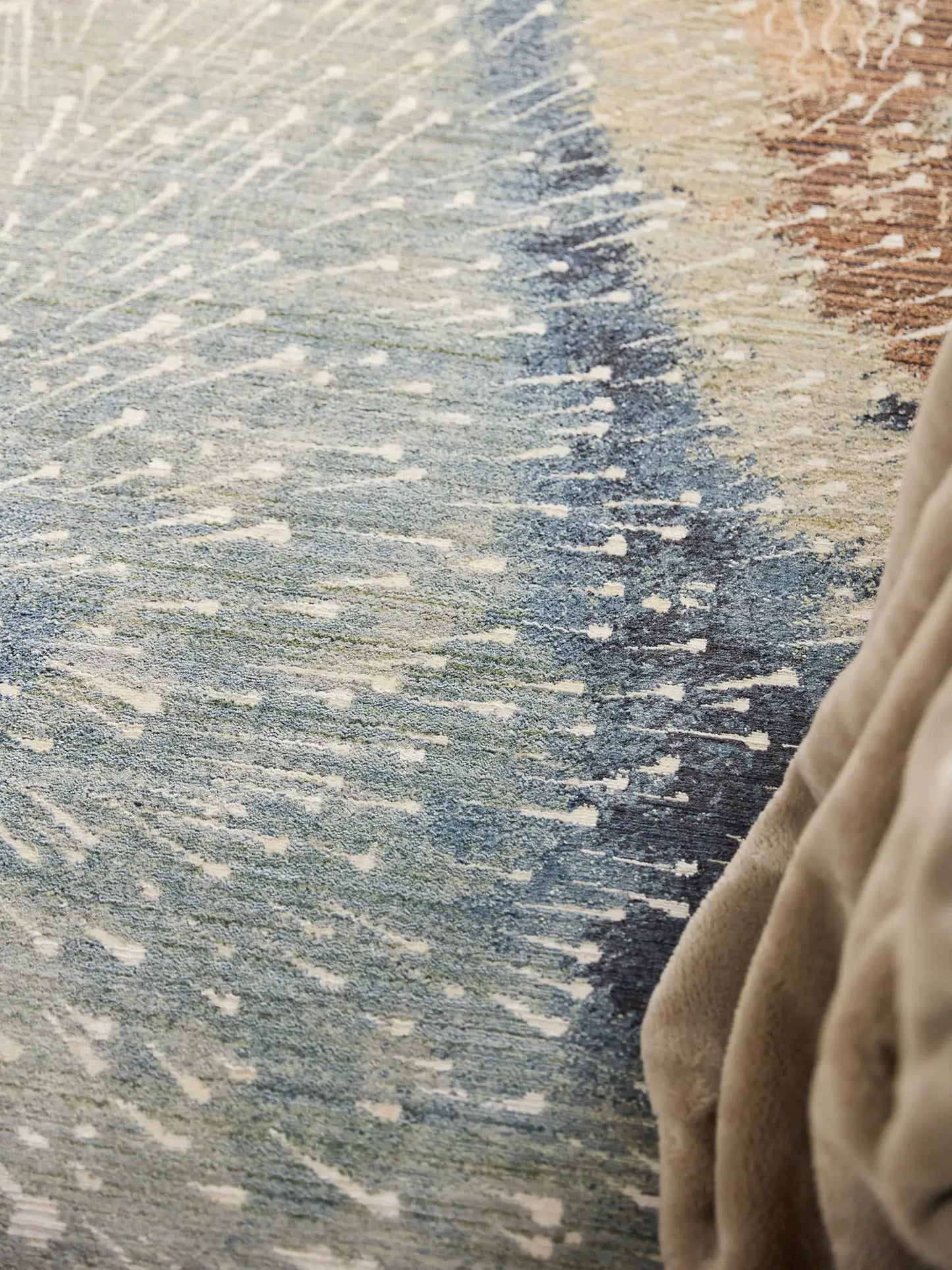 Finest Nero Multicolour Rug