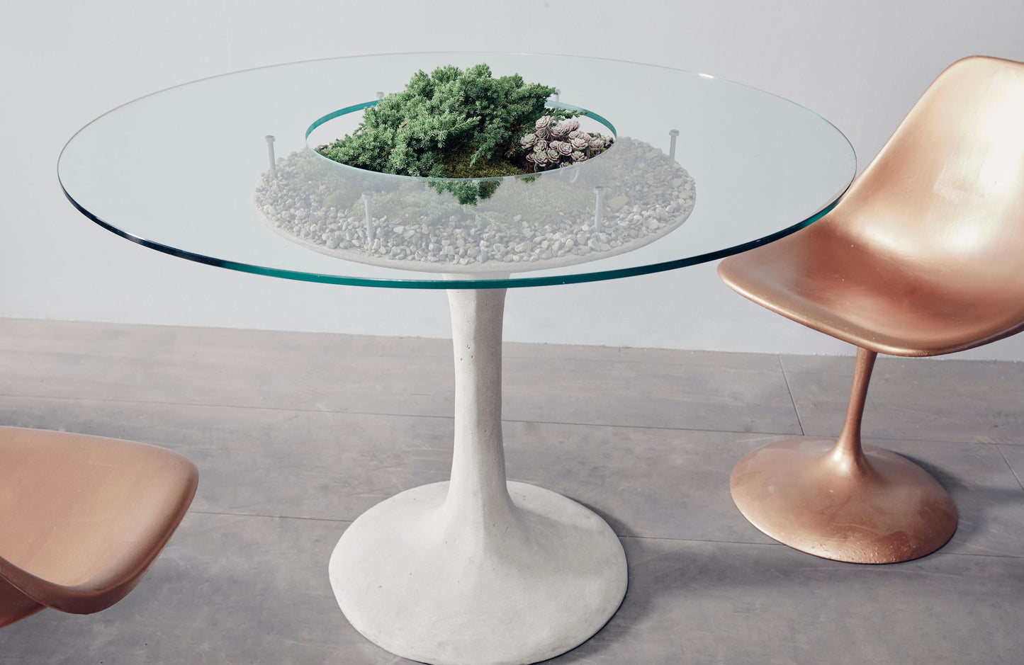 Concrete Eero Table with Planted Center – Round 137 cm