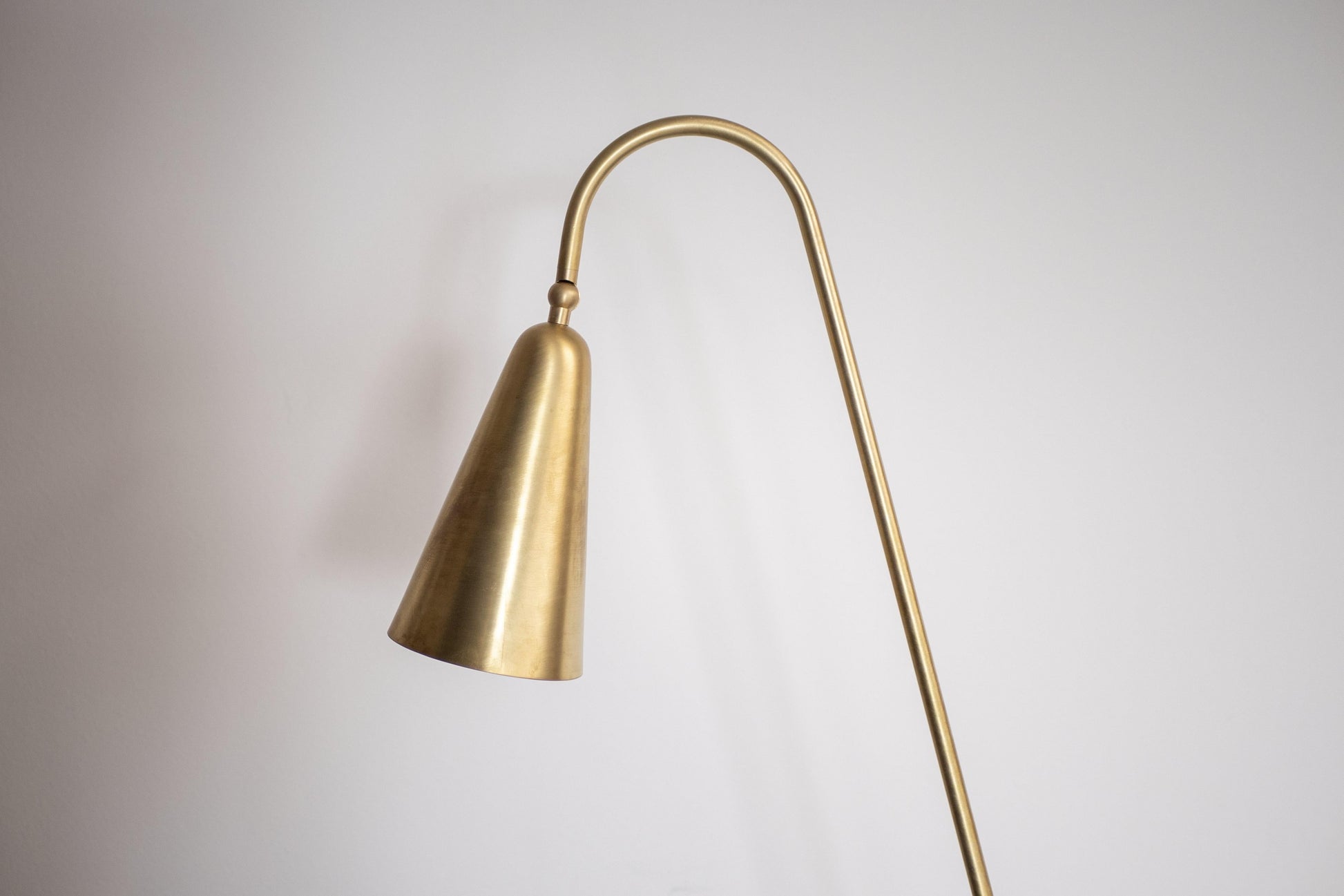 Natural Brass Contemporary-Modern Floor Lamp Handcrafted in Italy