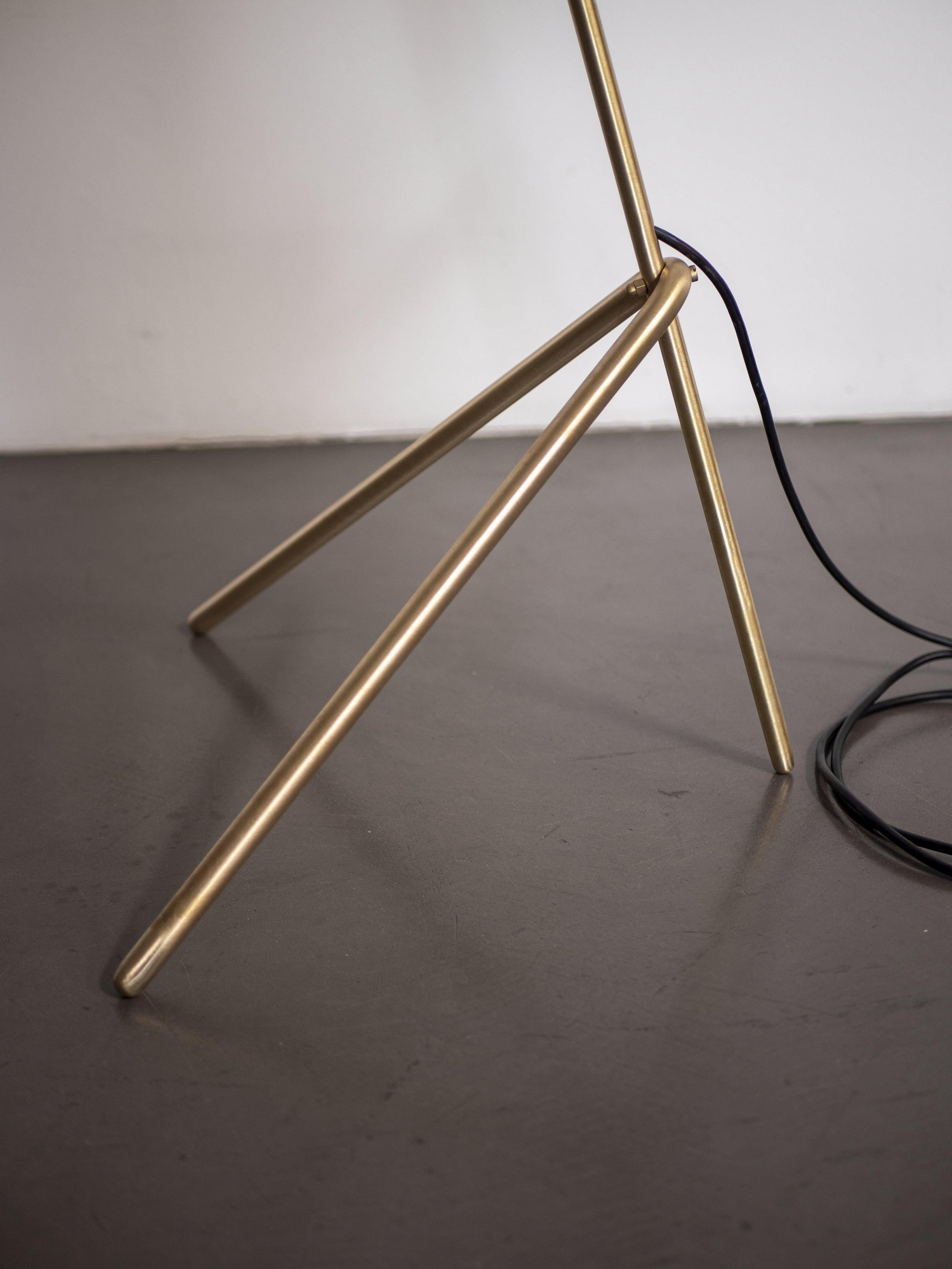 Natural Brass Contemporary-Modern Floor Lamp Handcrafted in Italy
