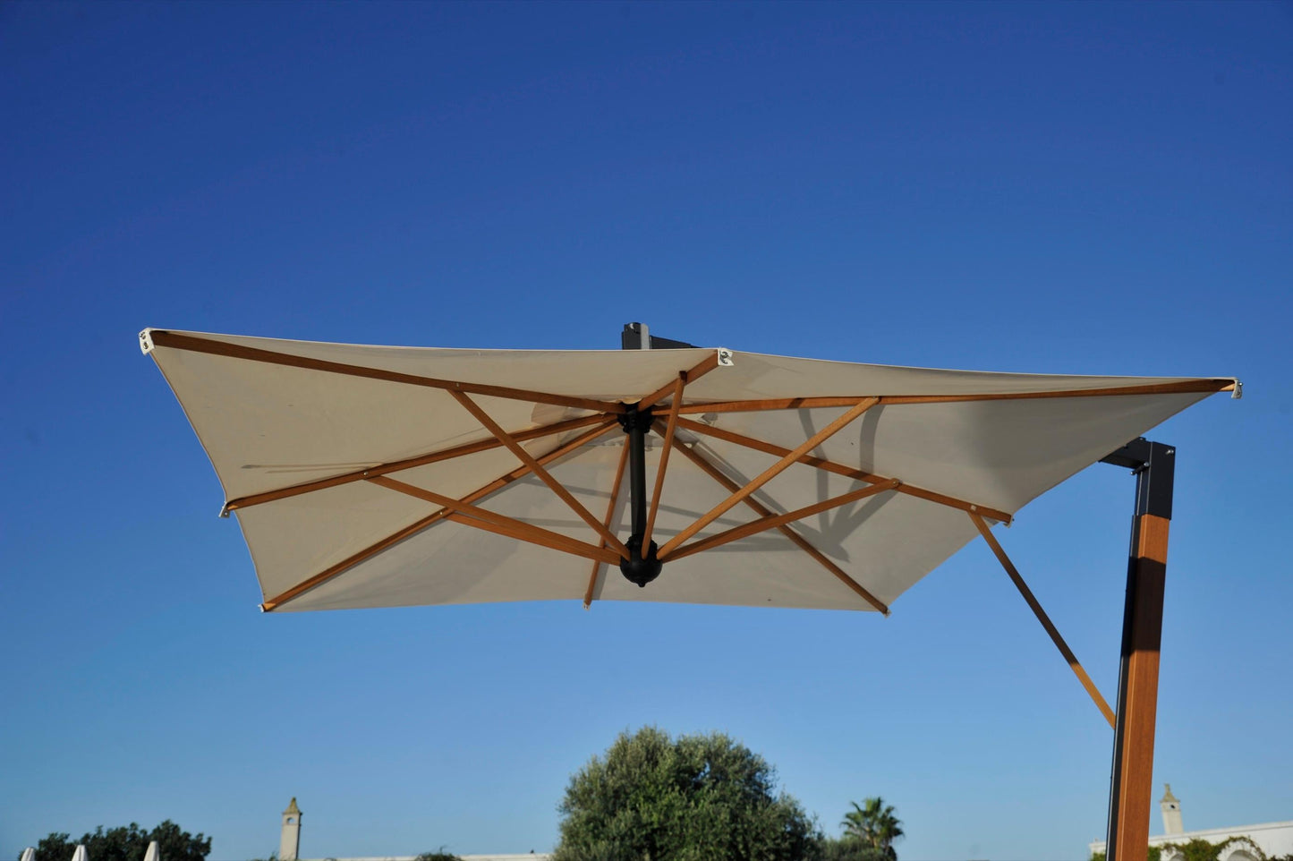Salento Contemporary Outdoor Parasol with Lateral Support Pole
