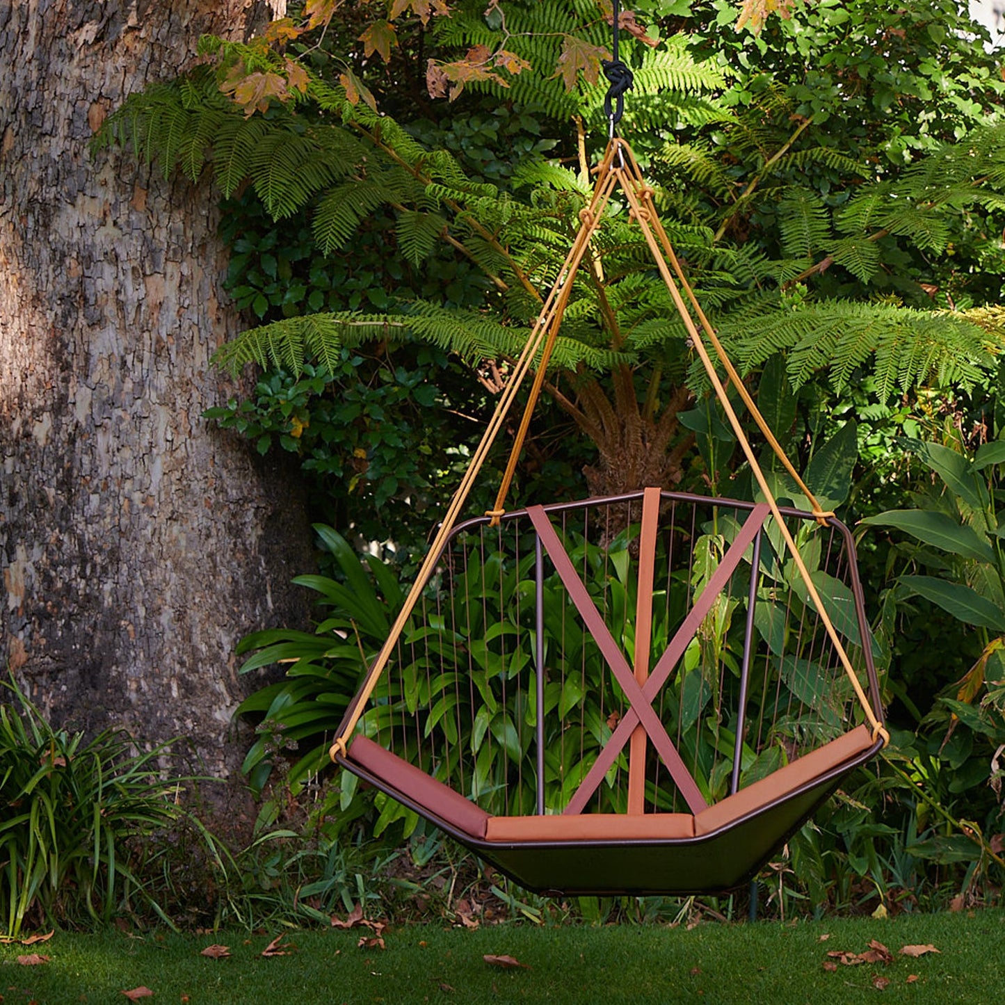 Modern Angular Hanging Chair – Outdoor & Indoor