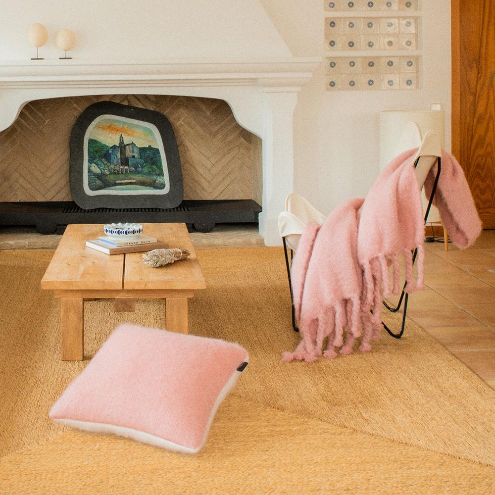 Viso Mohair Pillow Pink & White, 50 x 50 cm