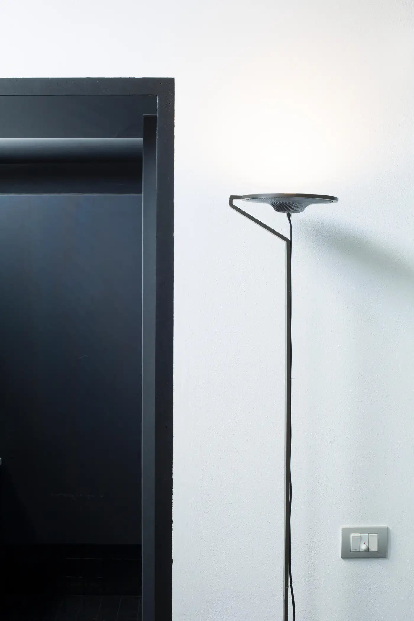 Minimalistic modern floor lamp Vega terra bronze